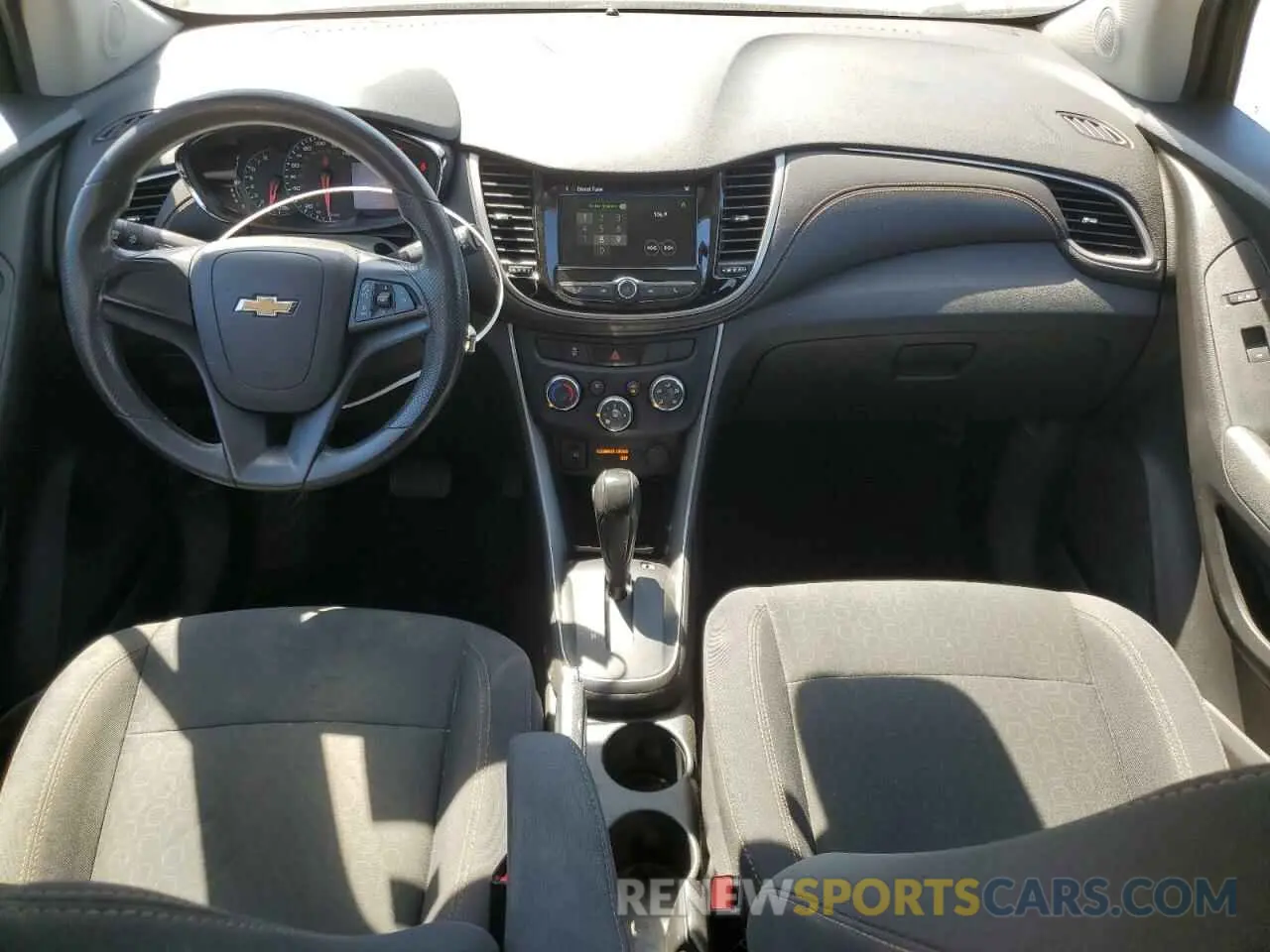 8 Photograph of a damaged car 3GNCJKSB7KL150611 CHEVROLET TRAX 2019