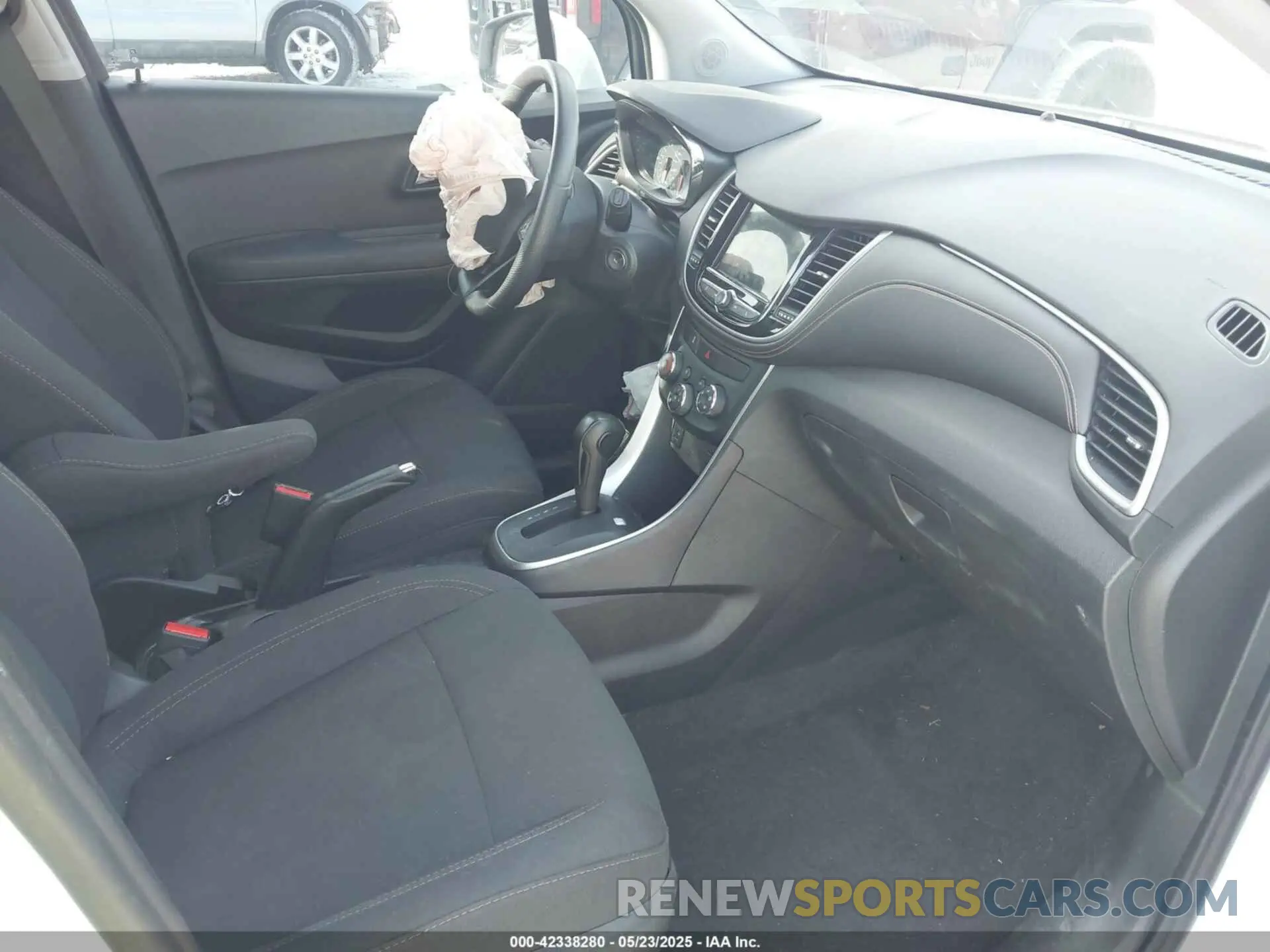 5 Photograph of a damaged car 3GNCJKSB7KL153203 CHEVROLET TRAX 2019