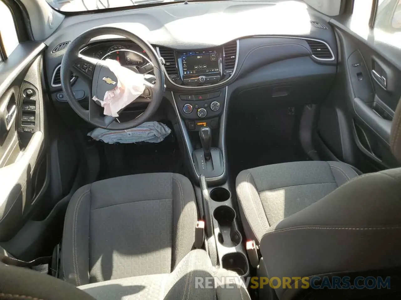 8 Photograph of a damaged car 3GNCJKSB7KL161155 CHEVROLET TRAX 2019