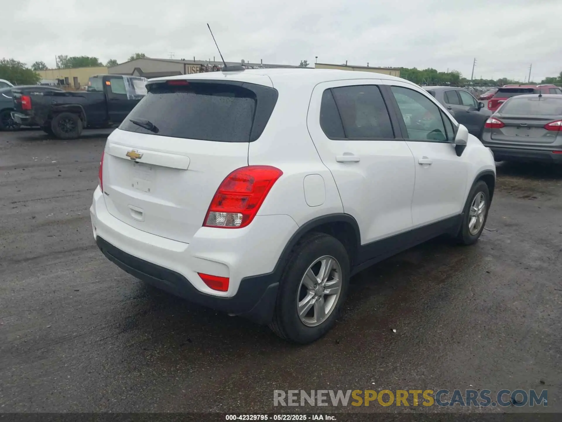 4 Photograph of a damaged car 3GNCJKSB7KL313998 CHEVROLET TRAX 2019