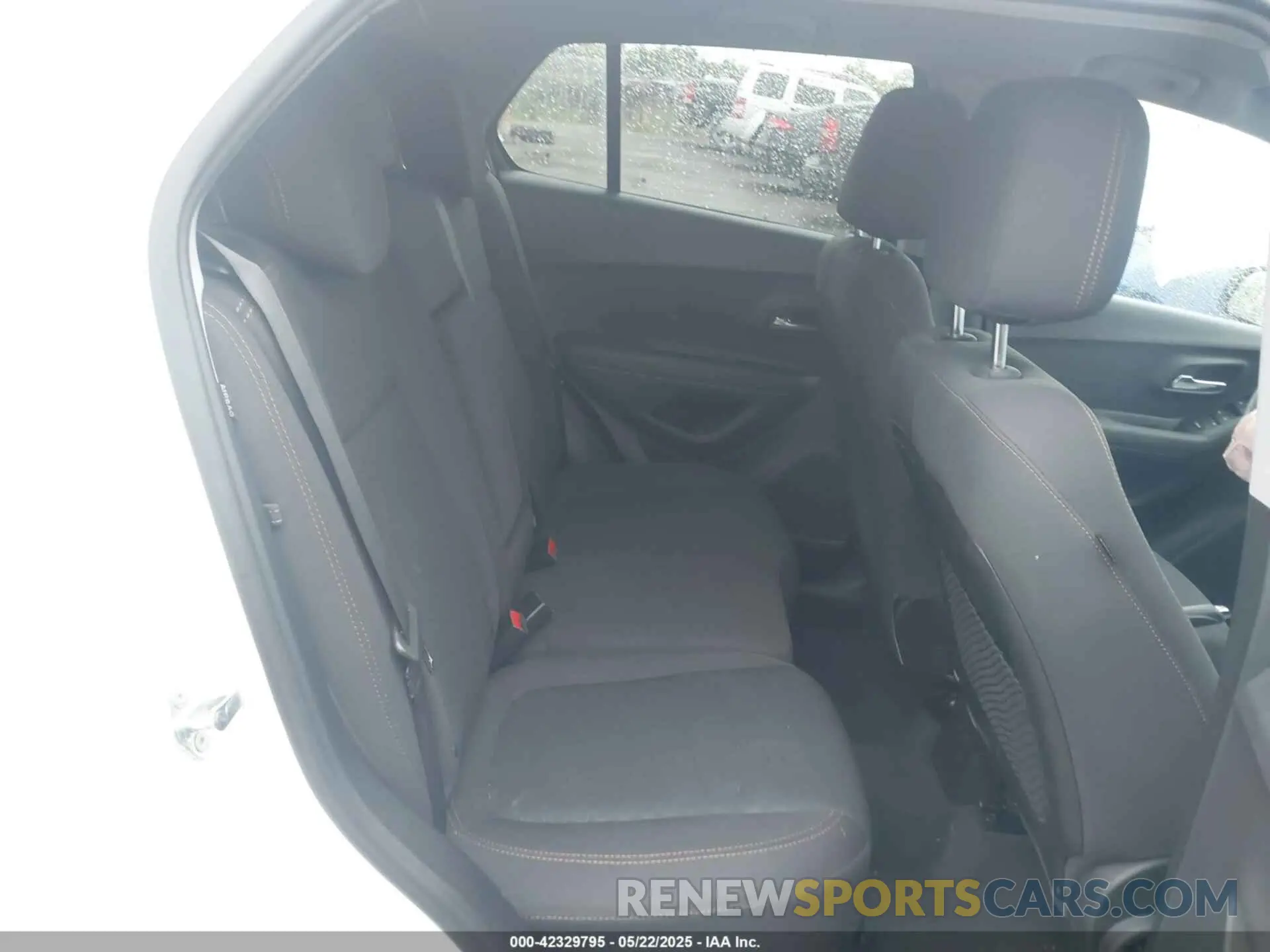 8 Photograph of a damaged car 3GNCJKSB7KL313998 CHEVROLET TRAX 2019