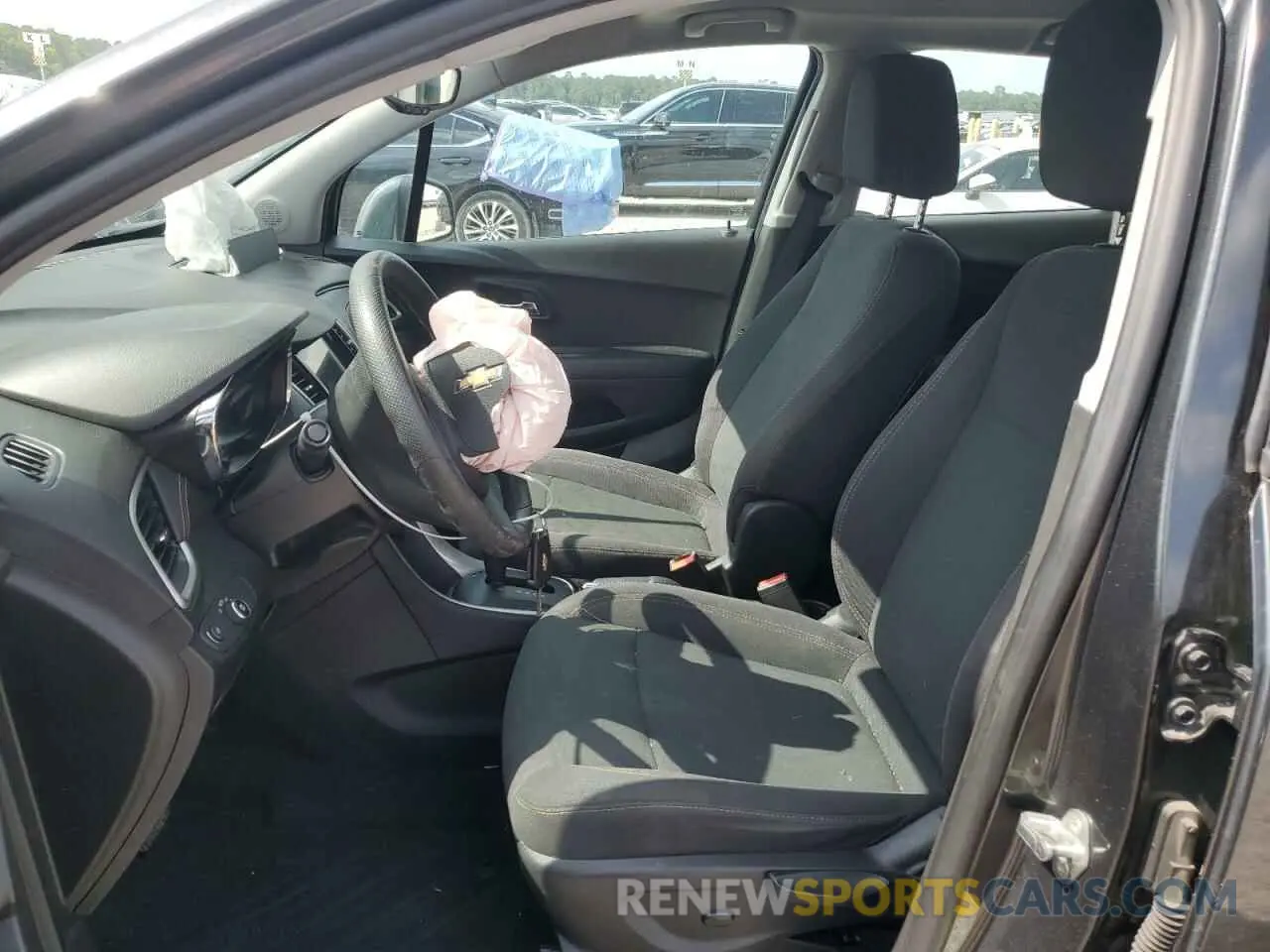 7 Photograph of a damaged car 3GNCJKSB8KL121912 CHEVROLET TRAX 2019