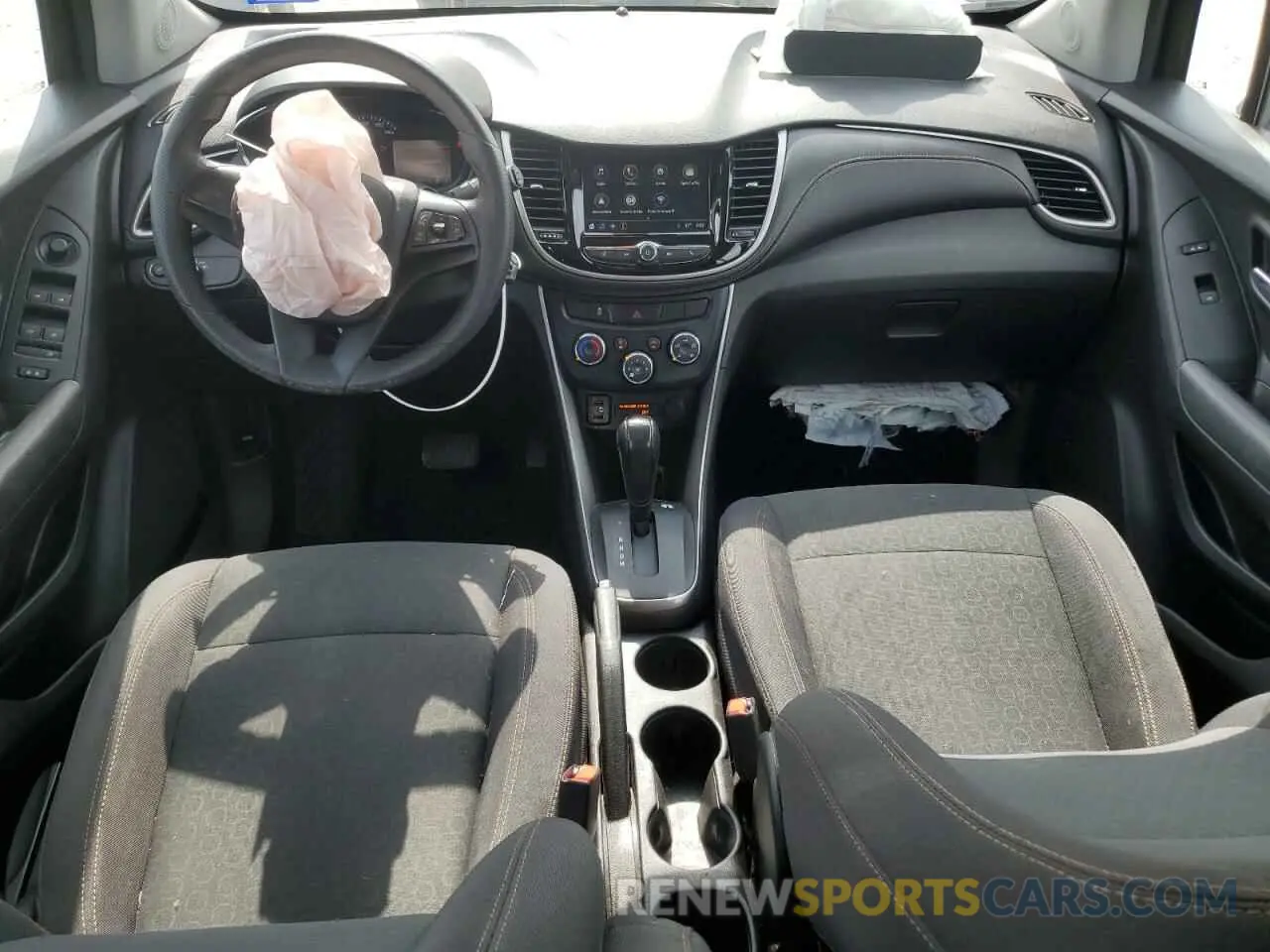 8 Photograph of a damaged car 3GNCJKSB8KL121912 CHEVROLET TRAX 2019