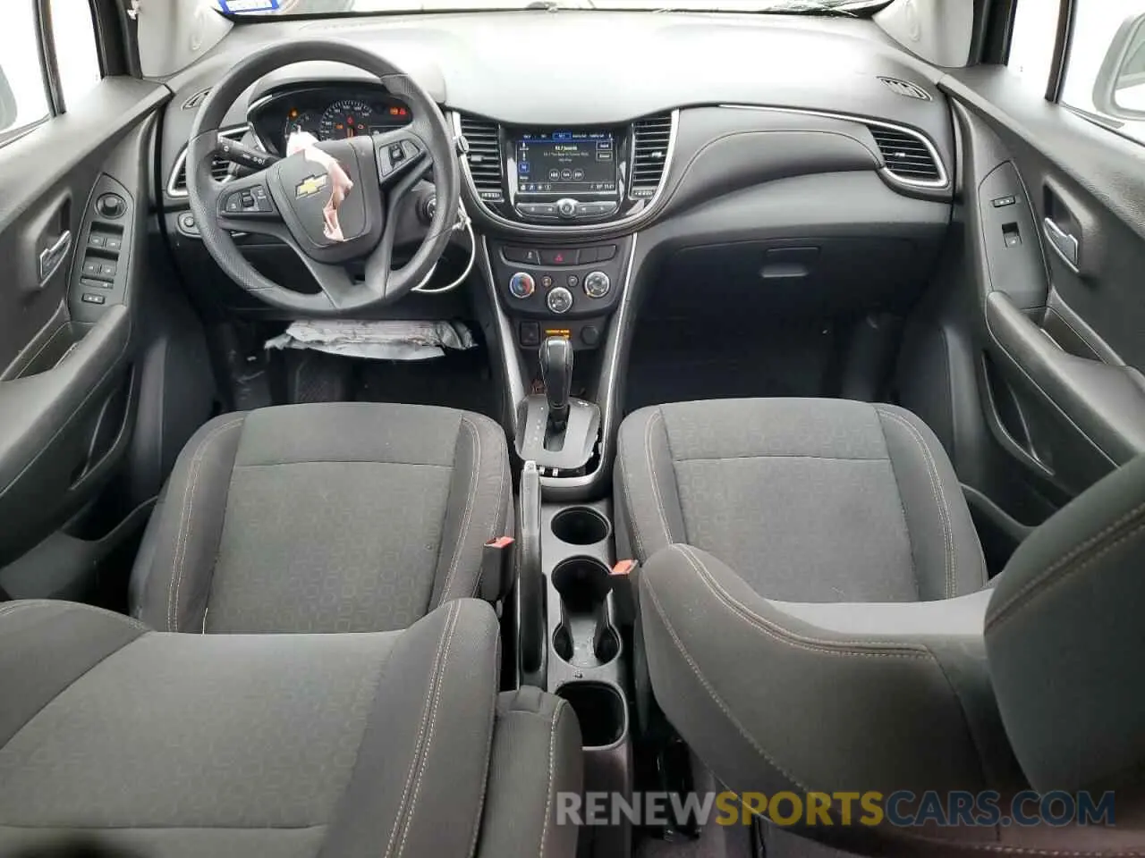 8 Photograph of a damaged car 3GNCJKSB8KL170821 CHEVROLET TRAX 2019