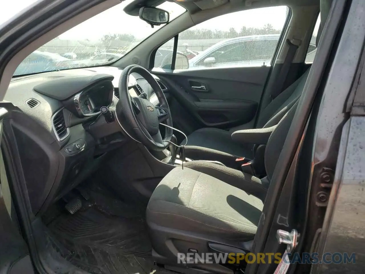 7 Photograph of a damaged car 3GNCJKSB8KL256100 CHEVROLET TRAX 2019