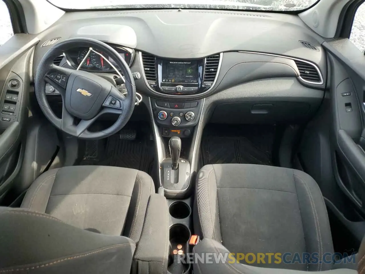 8 Photograph of a damaged car 3GNCJKSB8KL256100 CHEVROLET TRAX 2019