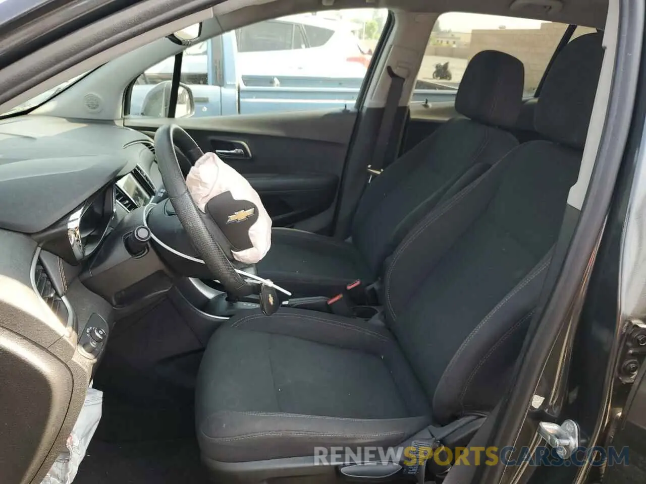 7 Photograph of a damaged car 3GNCJKSB8KL300287 CHEVROLET TRAX 2019
