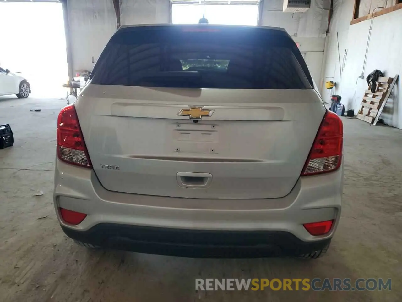 6 Photograph of a damaged car 3GNCJKSB8KL353152 CHEVROLET TRAX 2019
