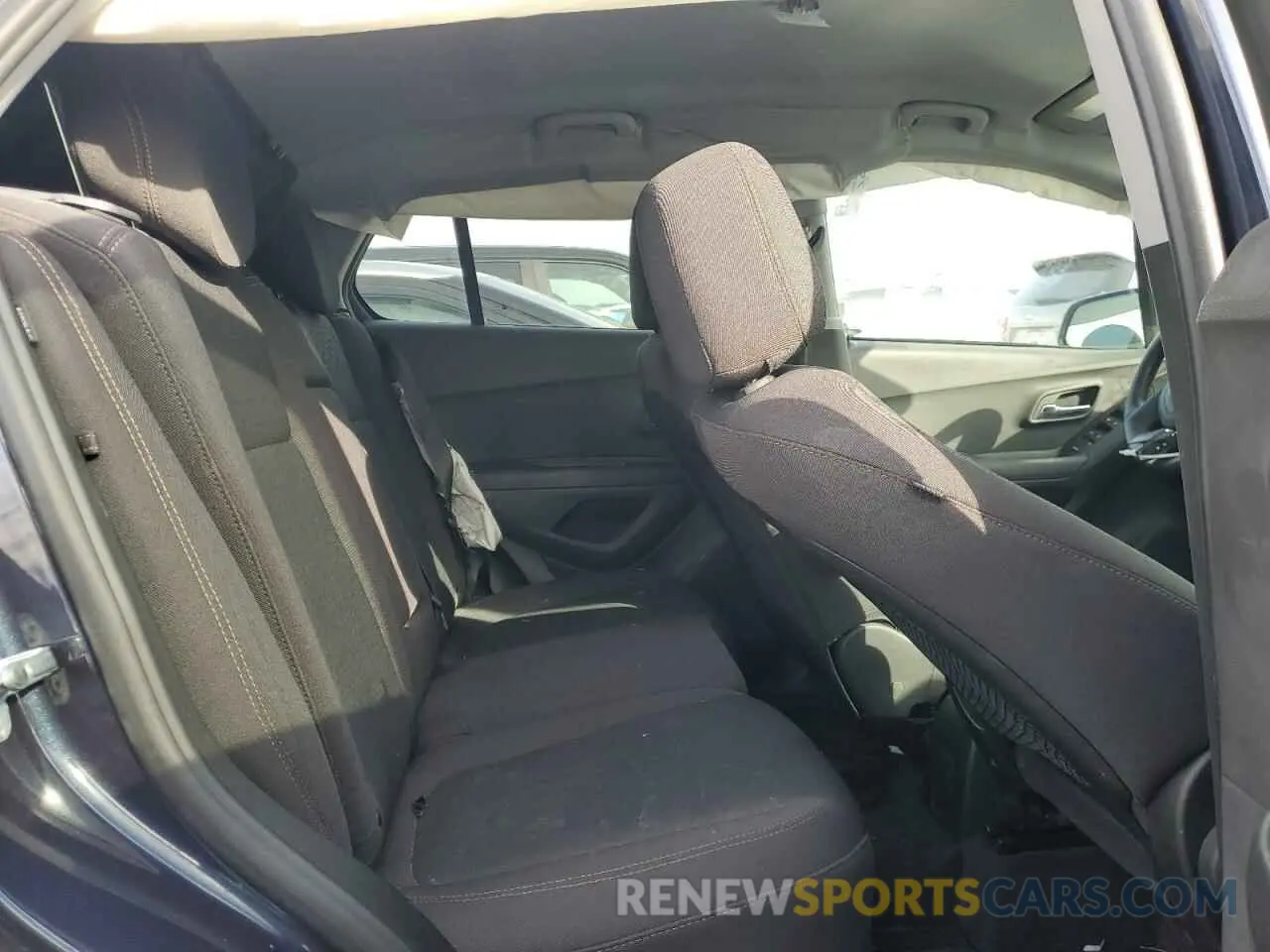 10 Photograph of a damaged car 3GNCJKSB9KL270037 CHEVROLET TRAX 2019