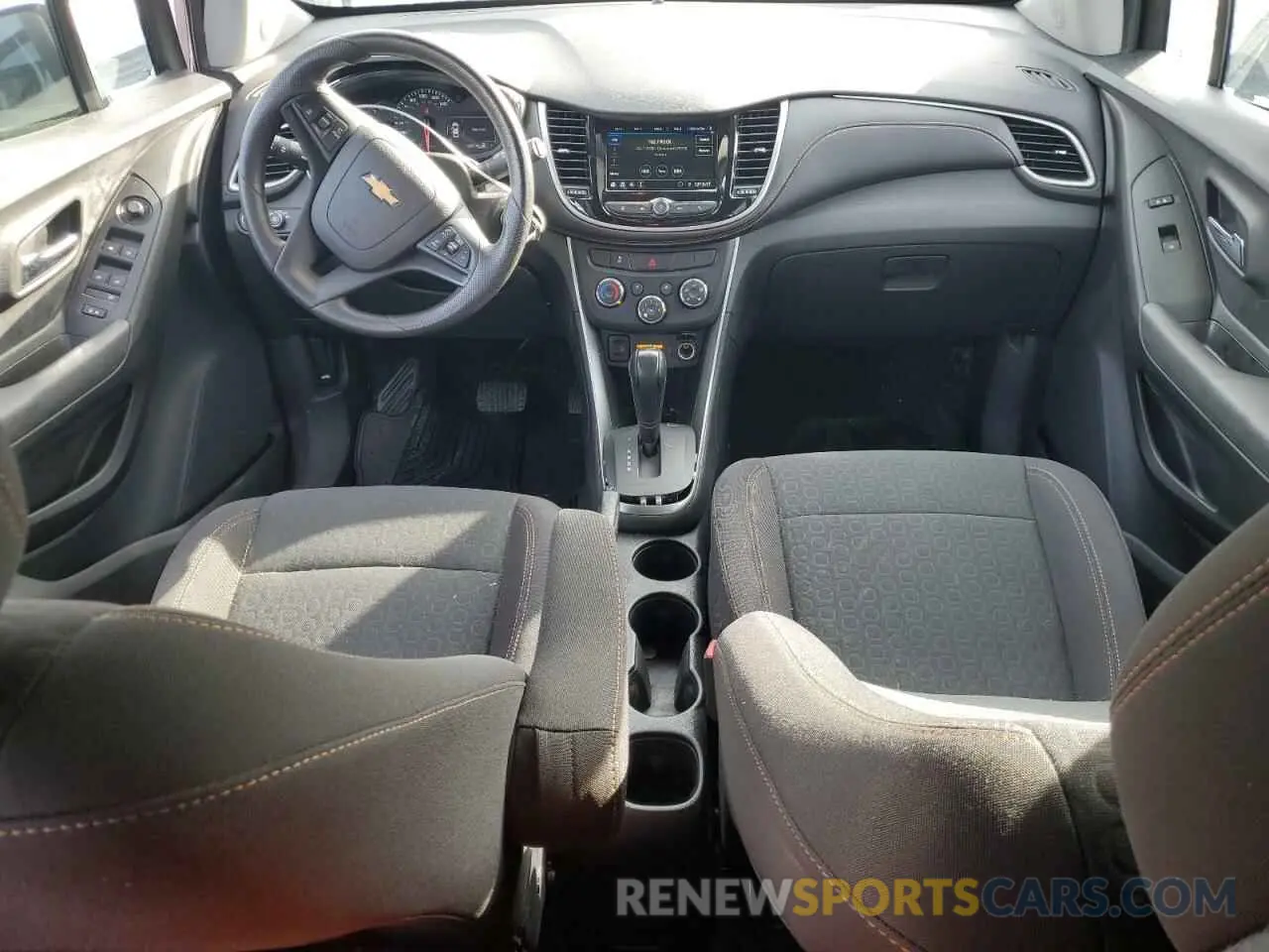 8 Photograph of a damaged car 3GNCJKSB9KL270037 CHEVROLET TRAX 2019