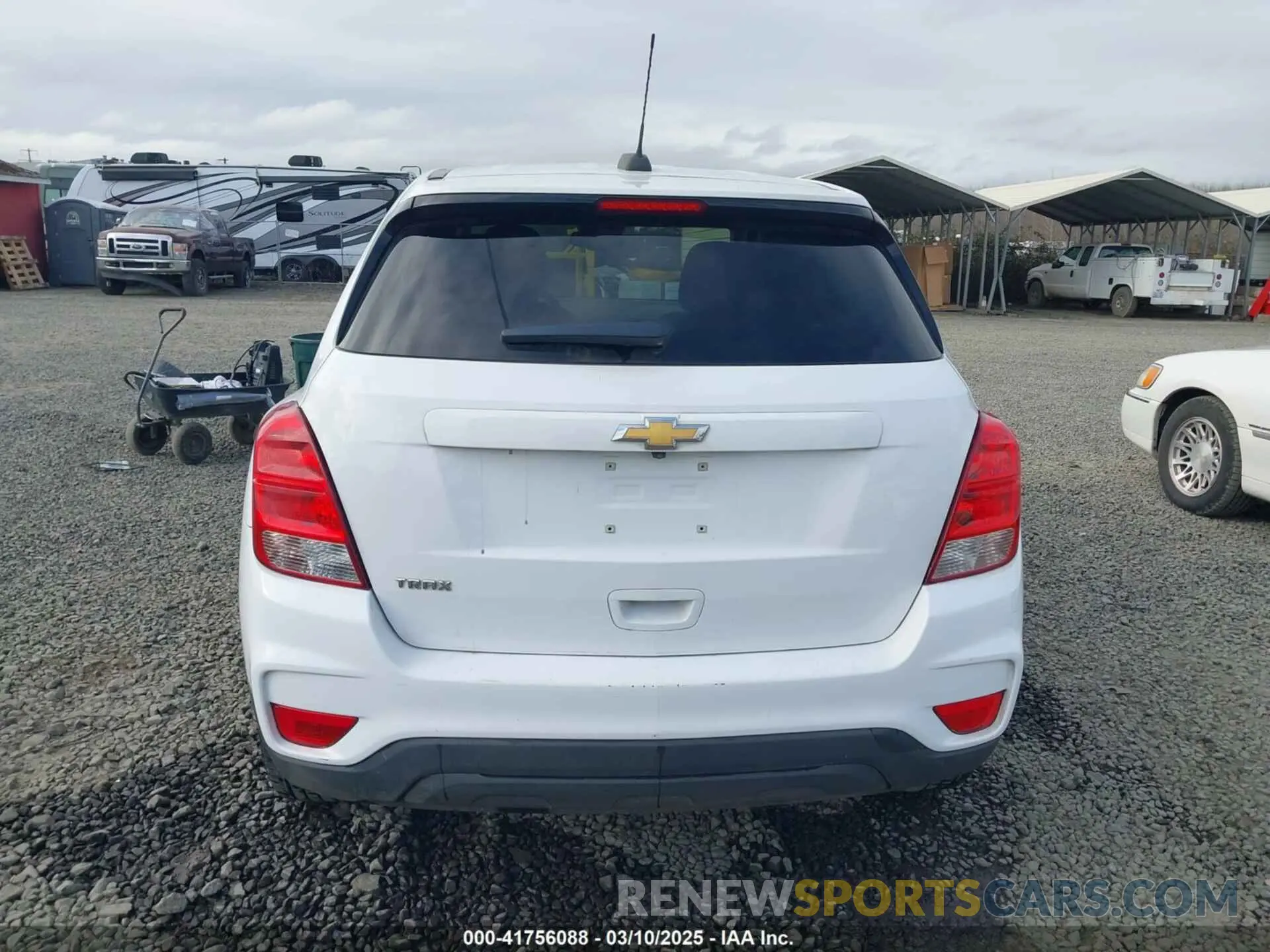 17 Photograph of a damaged car 3GNCJKSB9KL357789 CHEVROLET TRAX 2019