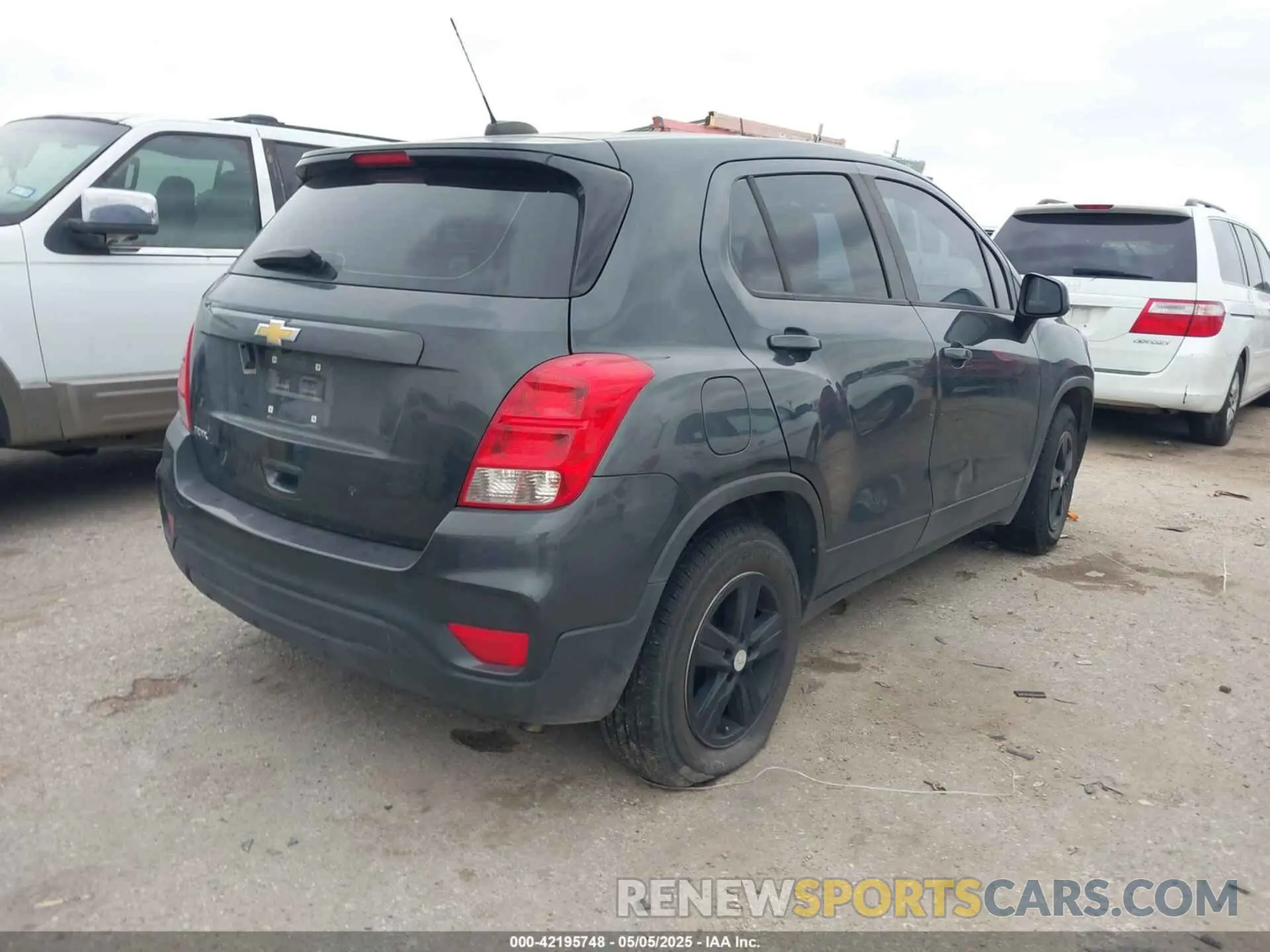 4 Photograph of a damaged car 3GNCJKSBXKL300159 CHEVROLET TRAX 2019