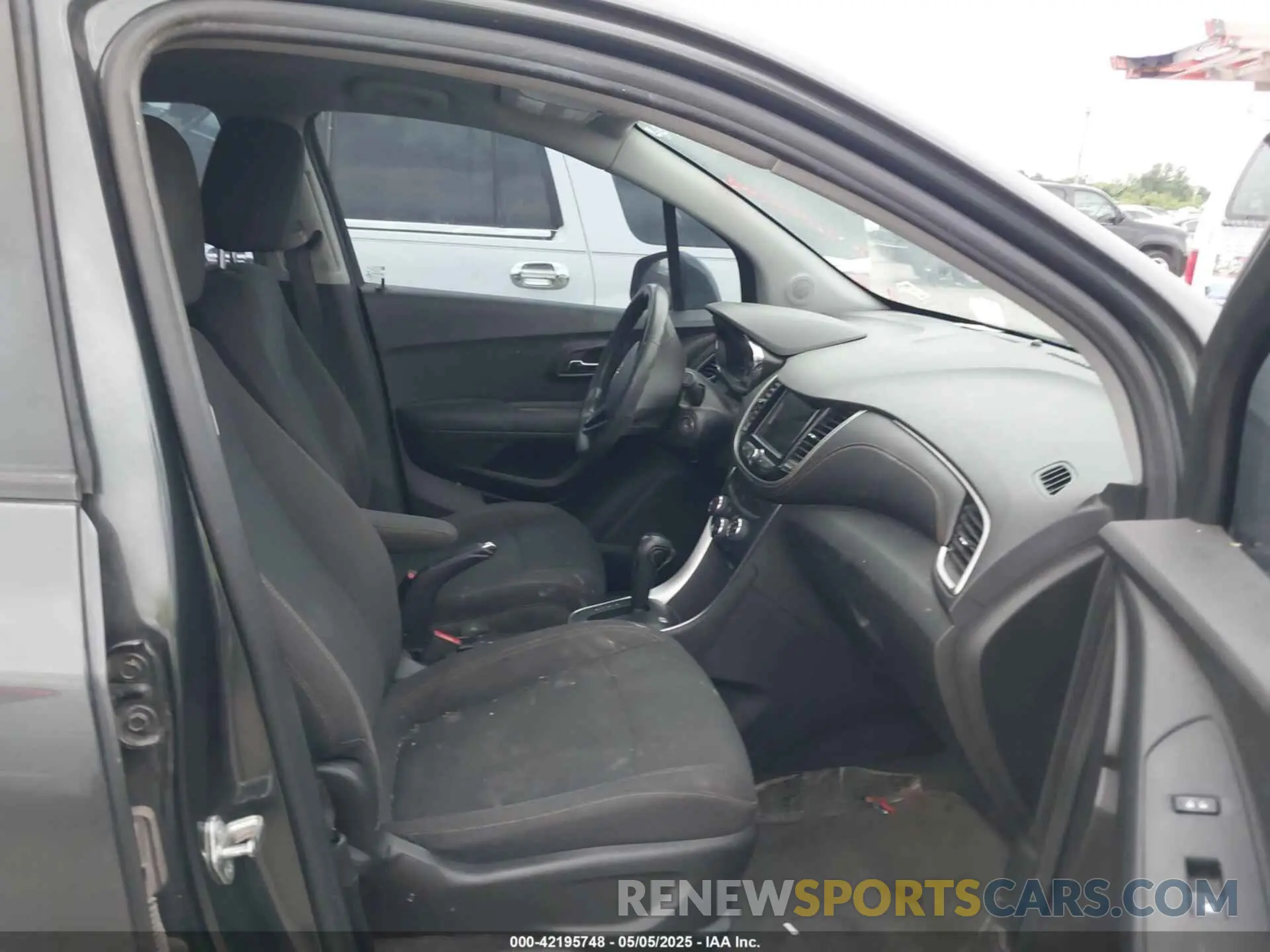 5 Photograph of a damaged car 3GNCJKSBXKL300159 CHEVROLET TRAX 2019