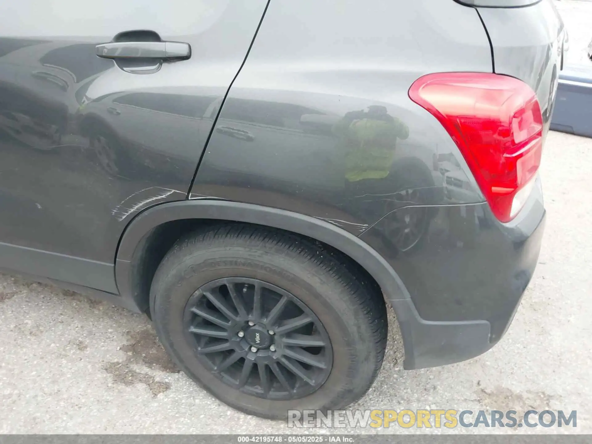 6 Photograph of a damaged car 3GNCJKSBXKL300159 CHEVROLET TRAX 2019