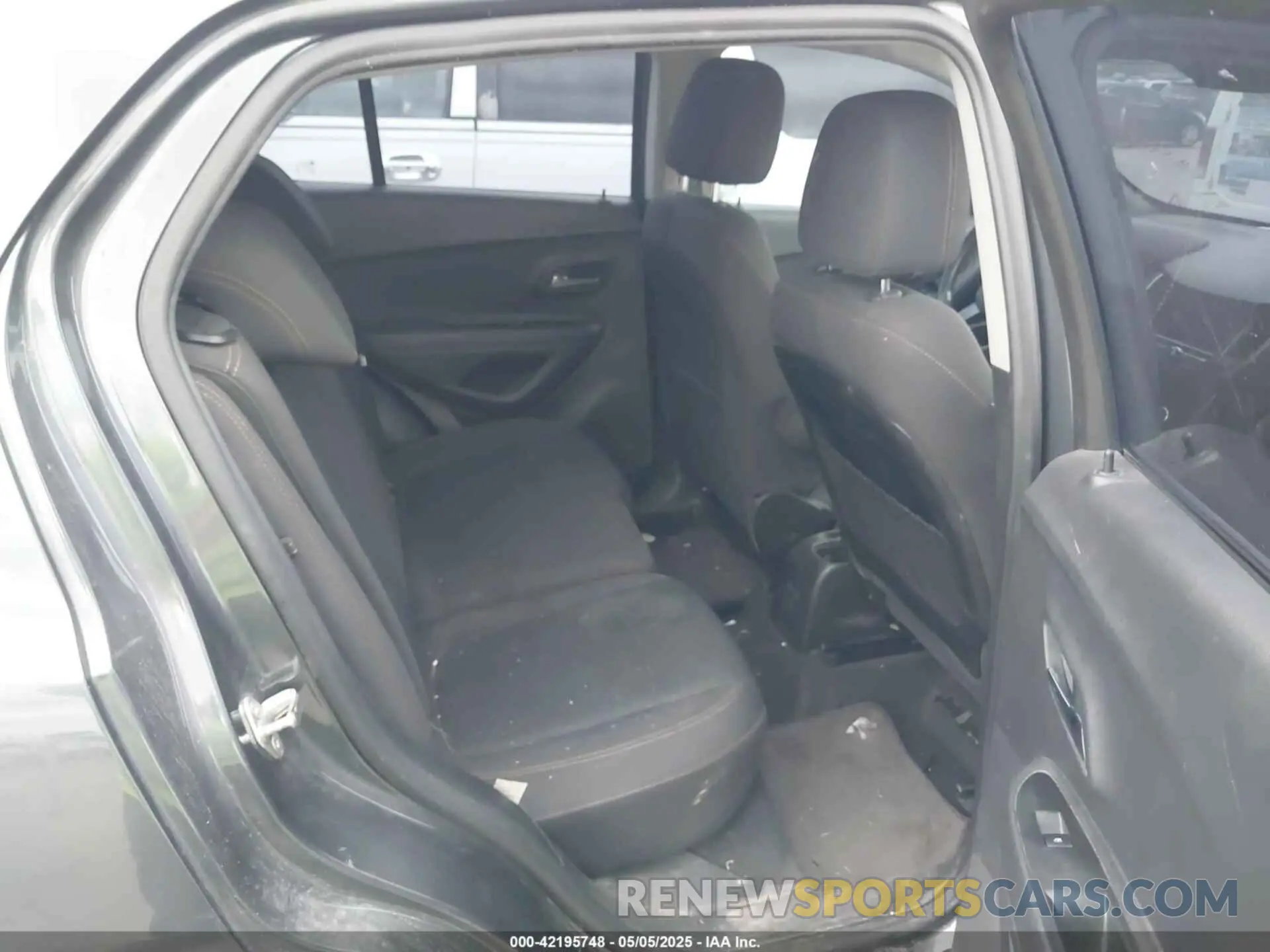 8 Photograph of a damaged car 3GNCJKSBXKL300159 CHEVROLET TRAX 2019