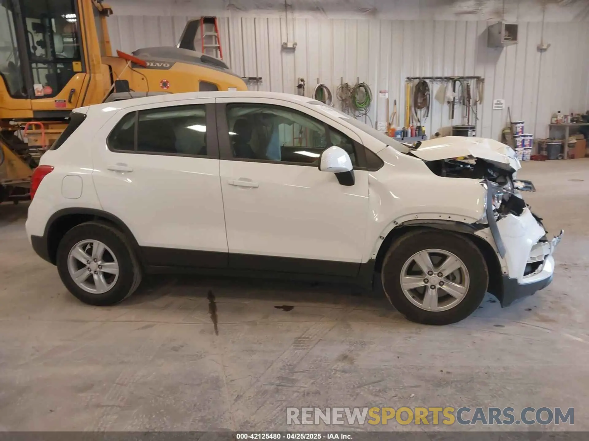 13 Photograph of a damaged car 3GNCJKSBXKL339026 CHEVROLET TRAX 2019