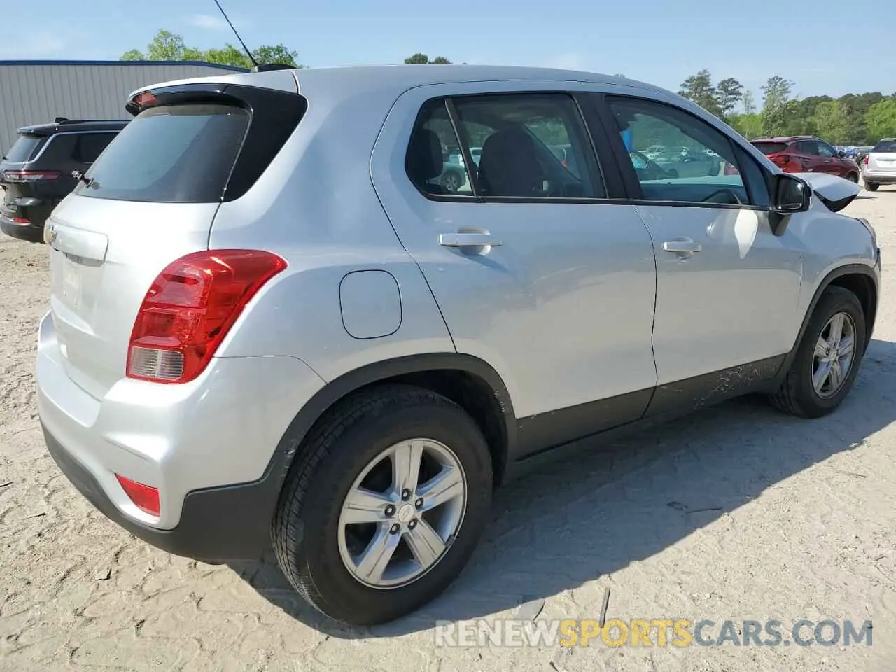 3 Photograph of a damaged car 3GNCJKSBXKL392695 CHEVROLET TRAX 2019