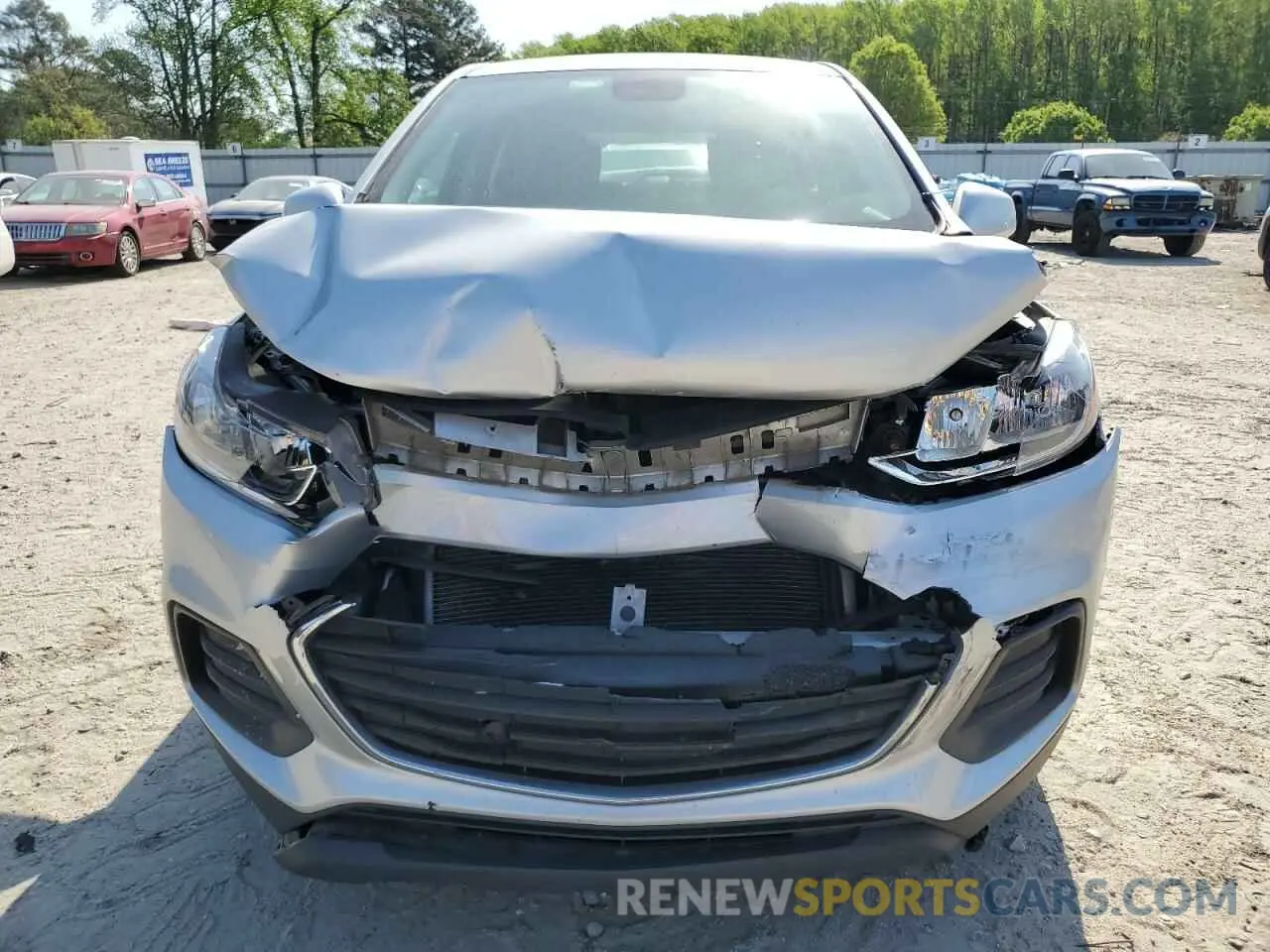 5 Photograph of a damaged car 3GNCJKSBXKL392695 CHEVROLET TRAX 2019