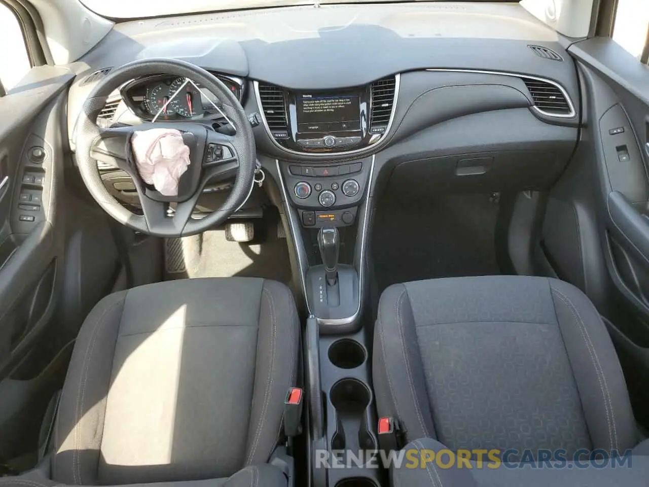 8 Photograph of a damaged car 3GNCJKSBXKL392695 CHEVROLET TRAX 2019
