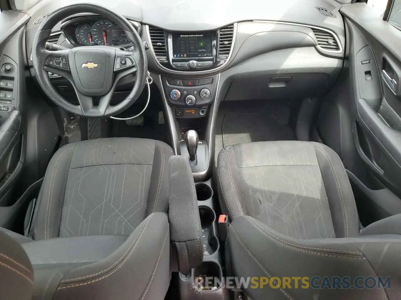 8 Photograph of a damaged car 3GNCJLSB0KL123451 CHEVROLET TRAX 2019