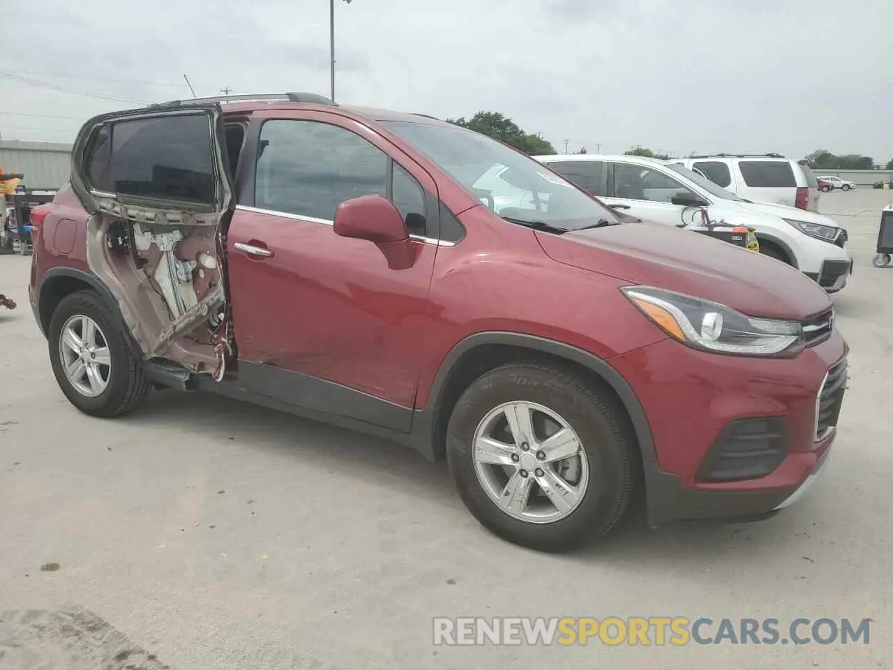 4 Photograph of a damaged car 3GNCJLSB0KL139116 CHEVROLET TRAX 2019