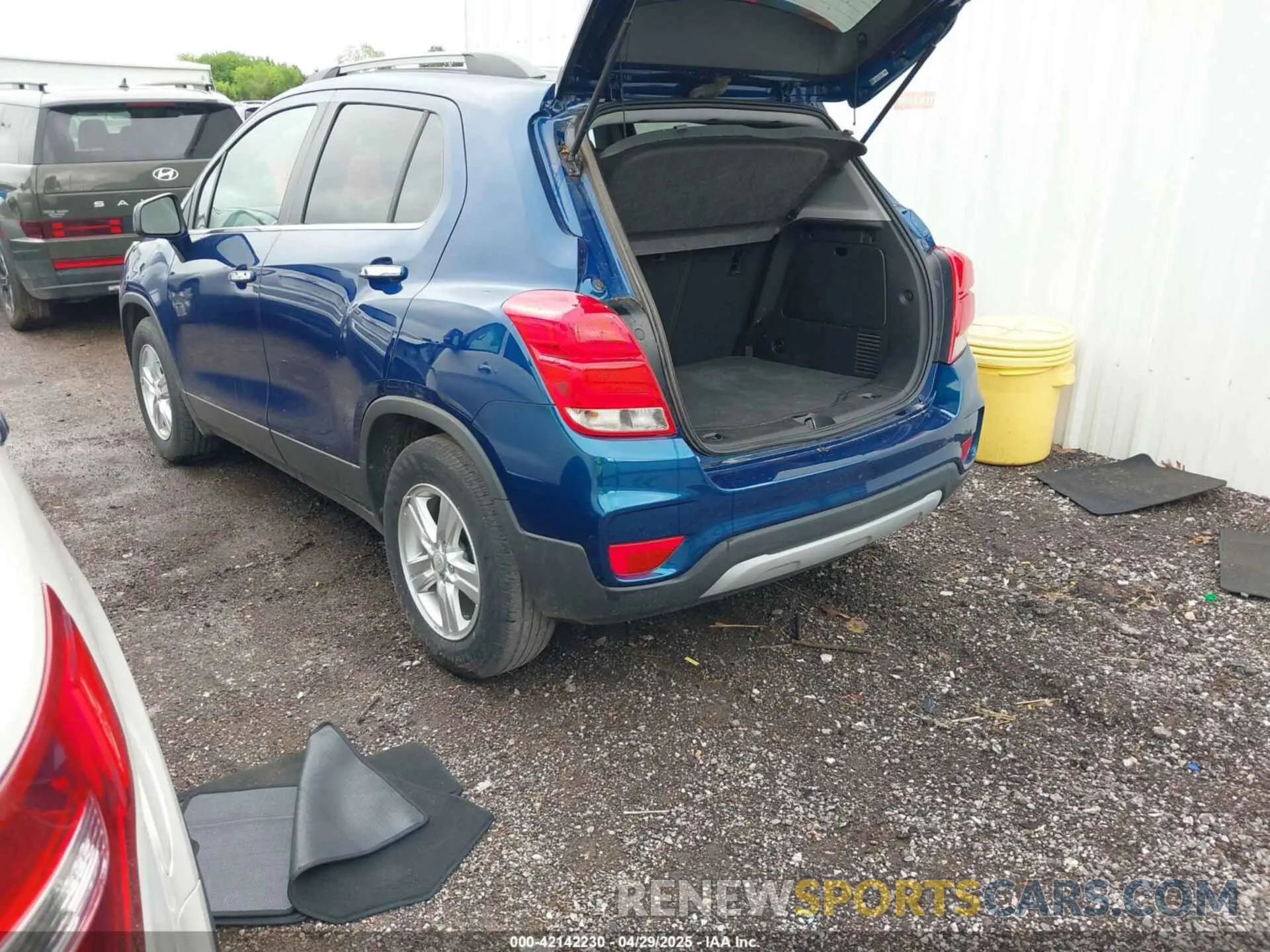 3 Photograph of a damaged car 3GNCJLSB0KL231830 CHEVROLET TRAX 2019