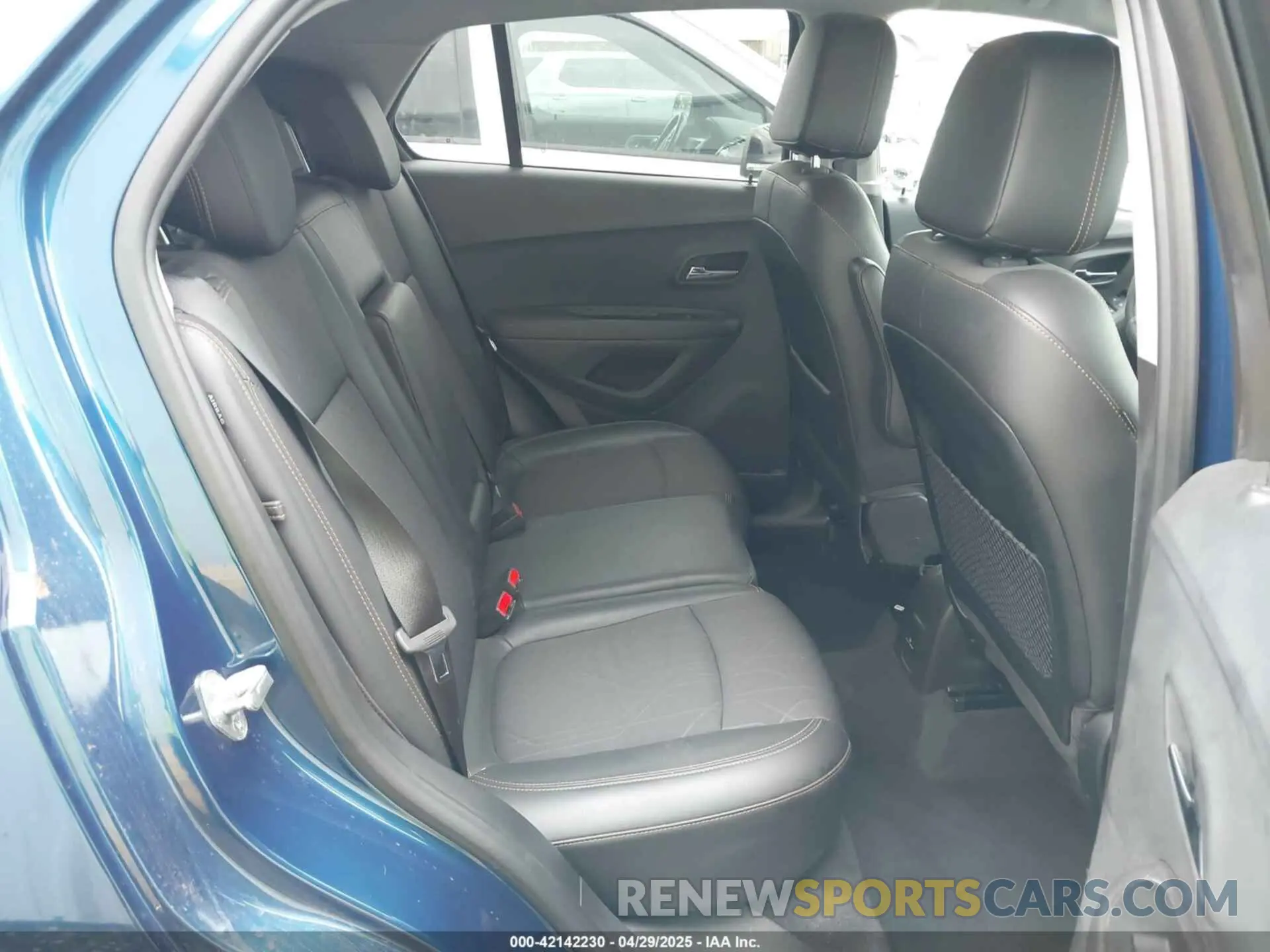 8 Photograph of a damaged car 3GNCJLSB0KL231830 CHEVROLET TRAX 2019