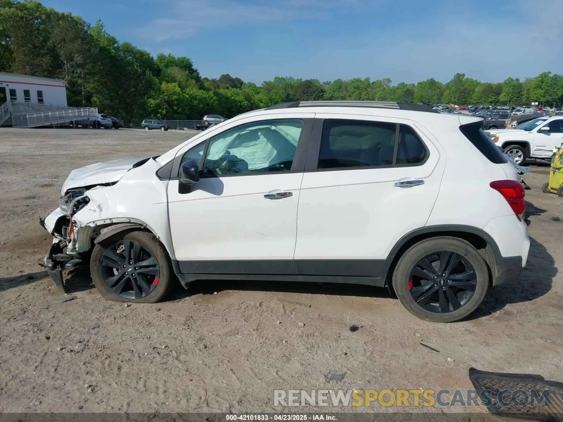 15 Photograph of a damaged car 3GNCJLSB0KL233562 CHEVROLET TRAX 2019