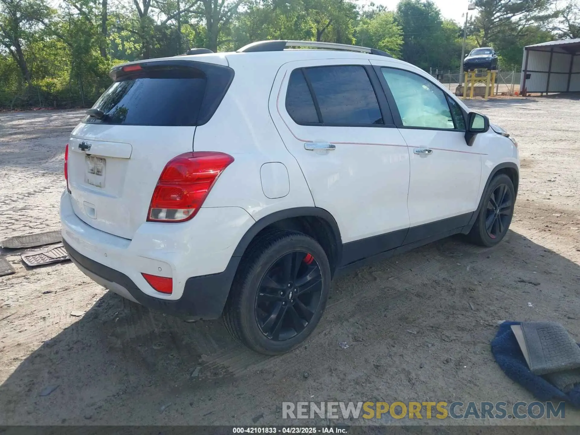 4 Photograph of a damaged car 3GNCJLSB0KL233562 CHEVROLET TRAX 2019
