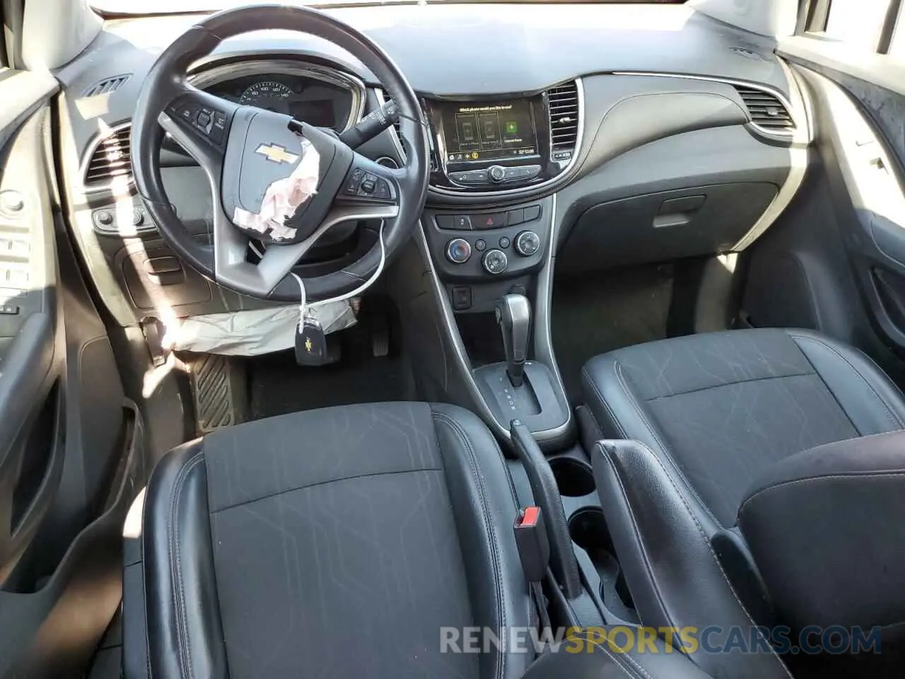 8 Photograph of a damaged car 3GNCJLSB0KL245954 CHEVROLET TRAX 2019