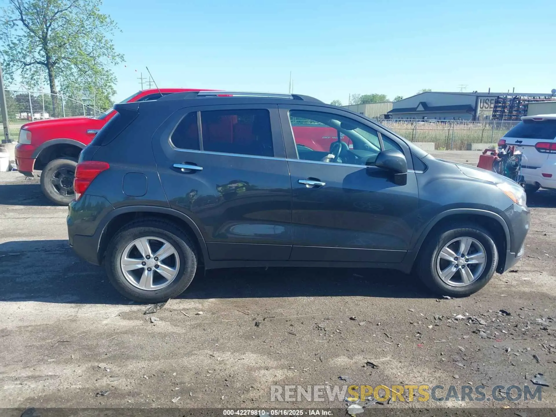 13 Photograph of a damaged car 3GNCJLSB0KL326209 CHEVROLET TRAX 2019