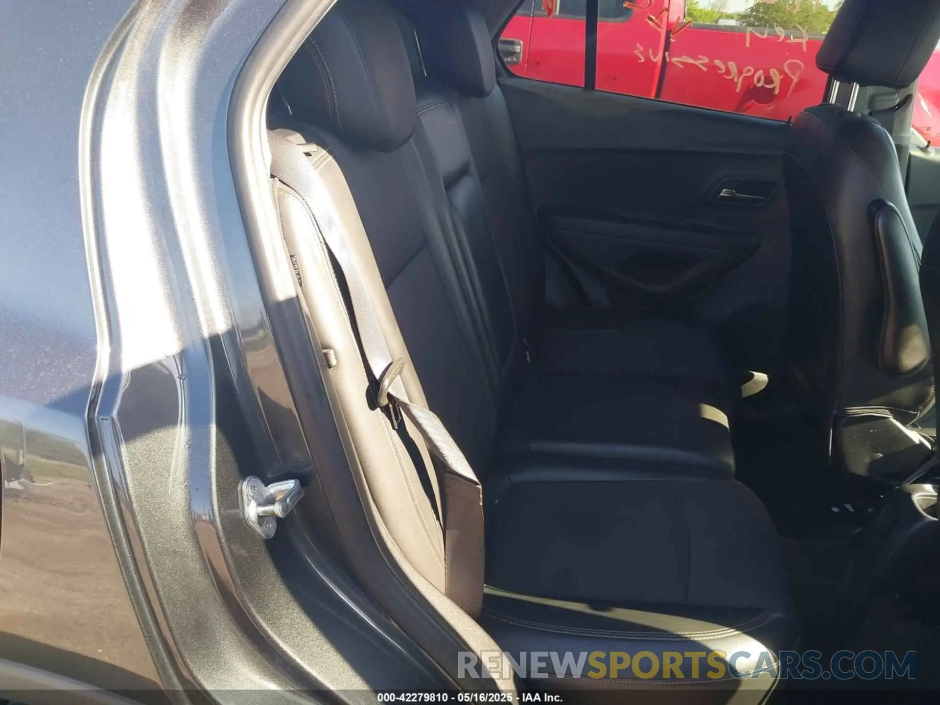 8 Photograph of a damaged car 3GNCJLSB0KL326209 CHEVROLET TRAX 2019