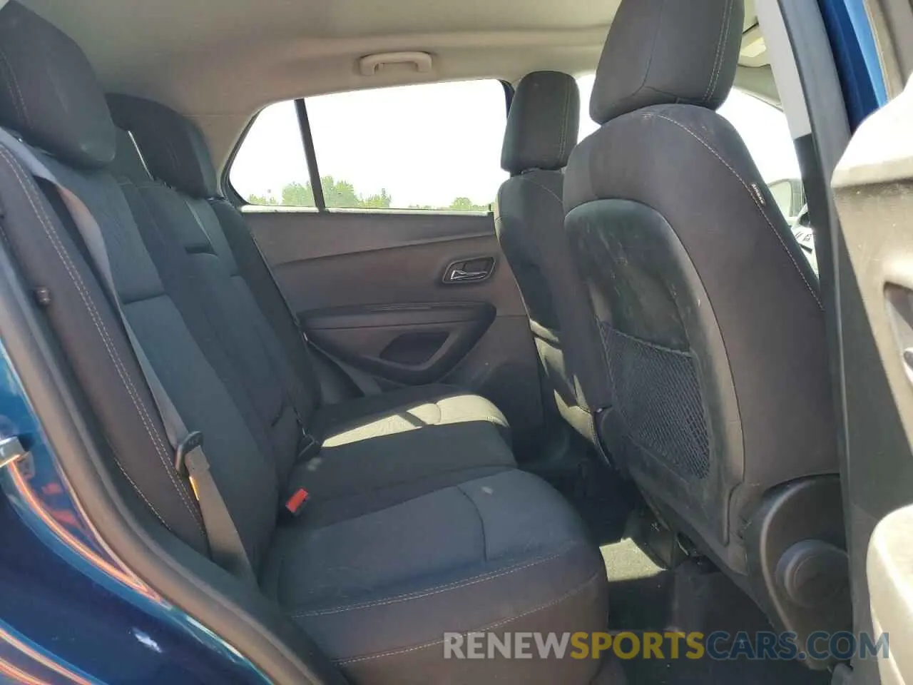10 Photograph of a damaged car 3GNCJLSB0KL326338 CHEVROLET TRAX 2019