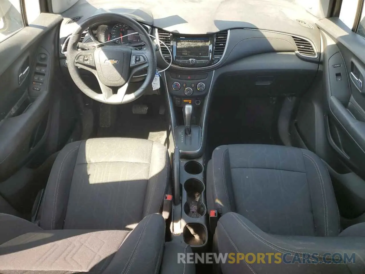 8 Photograph of a damaged car 3GNCJLSB0KL326338 CHEVROLET TRAX 2019