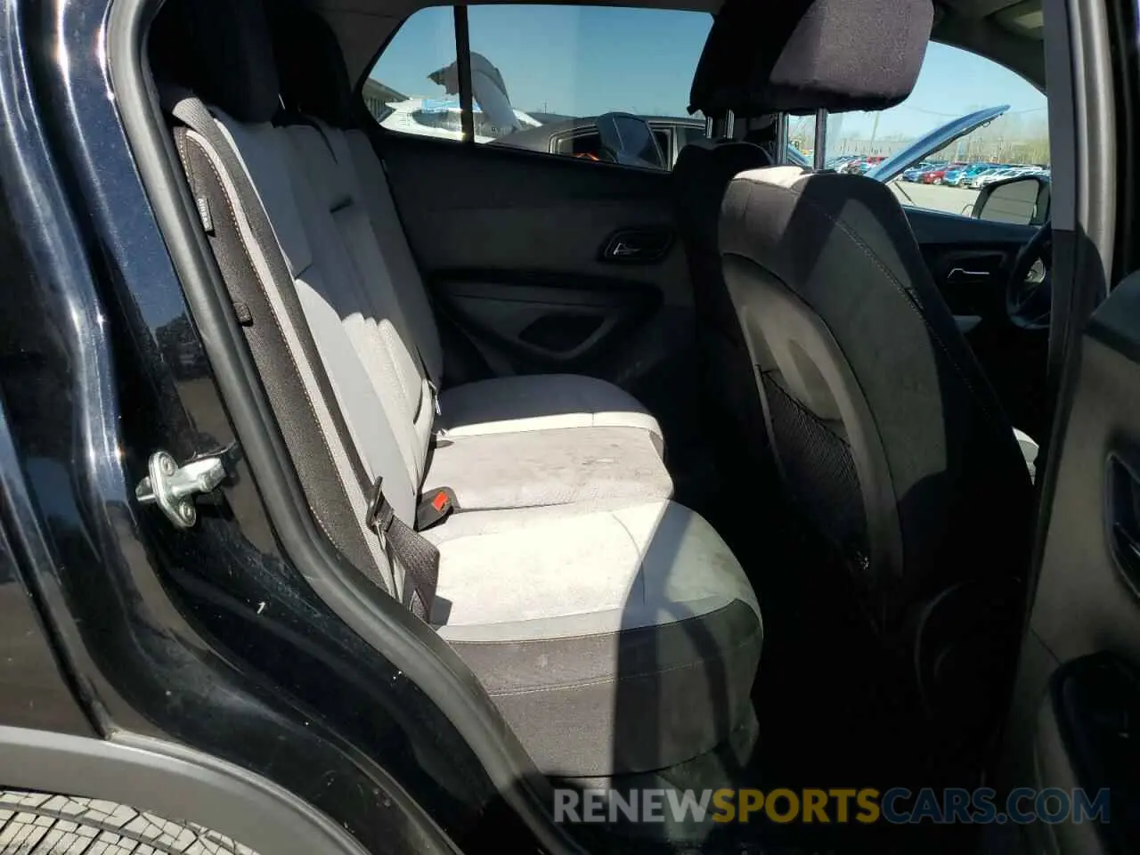 10 Photograph of a damaged car 3GNCJLSB0KL371442 CHEVROLET TRAX 2019