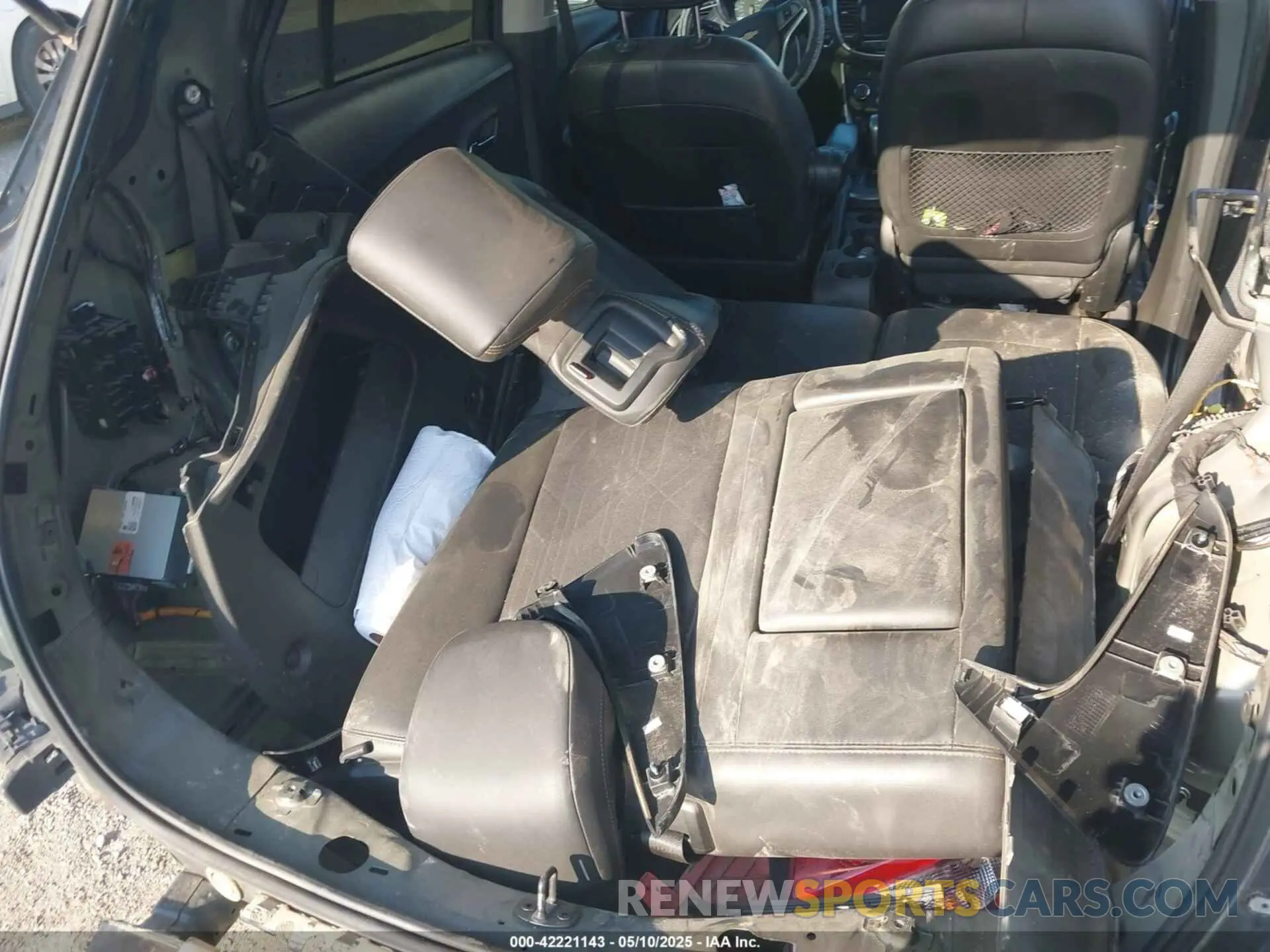 12 Photograph of a damaged car 3GNCJLSB0KL372560 CHEVROLET TRAX 2019