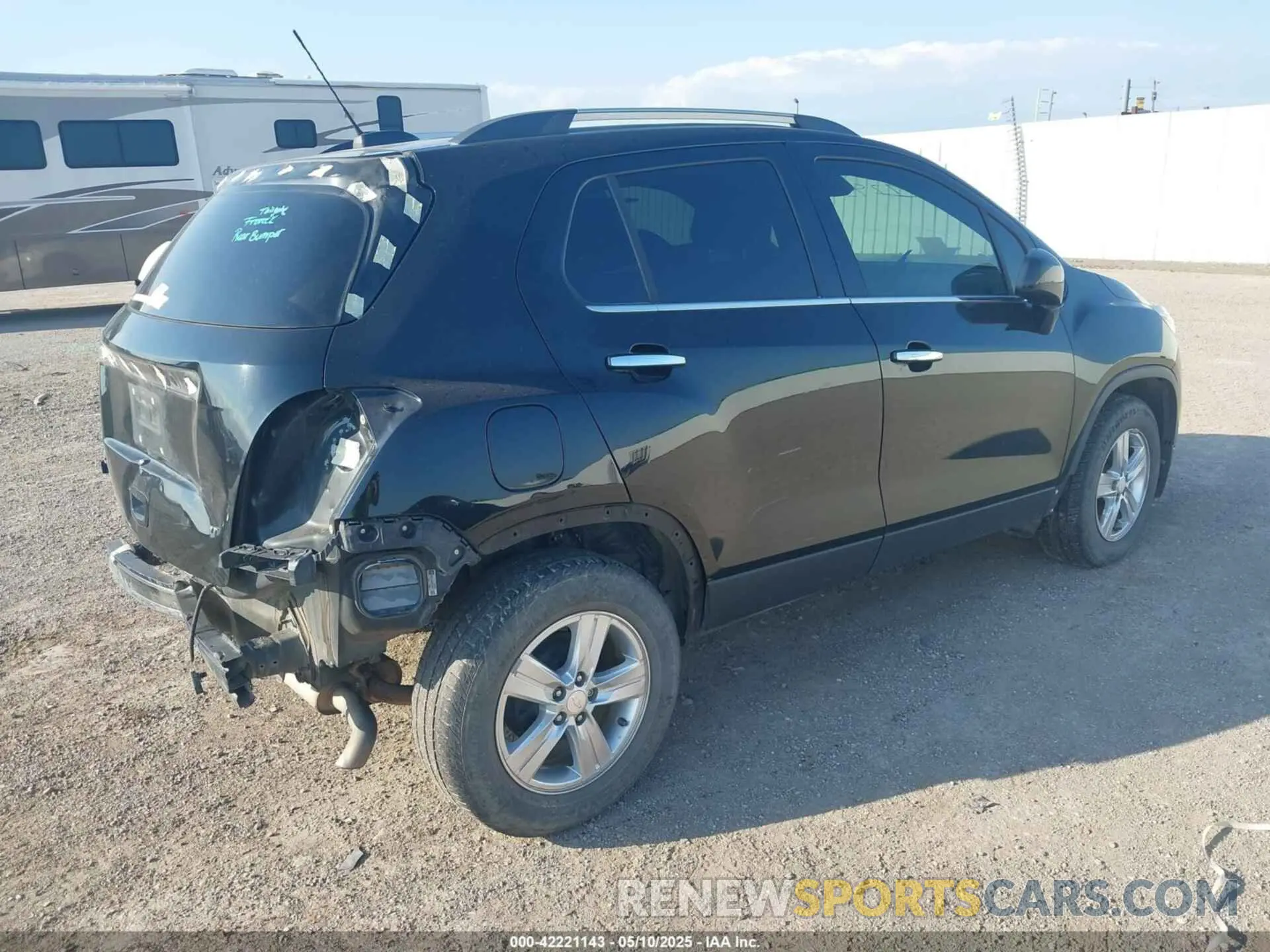 4 Photograph of a damaged car 3GNCJLSB0KL372560 CHEVROLET TRAX 2019