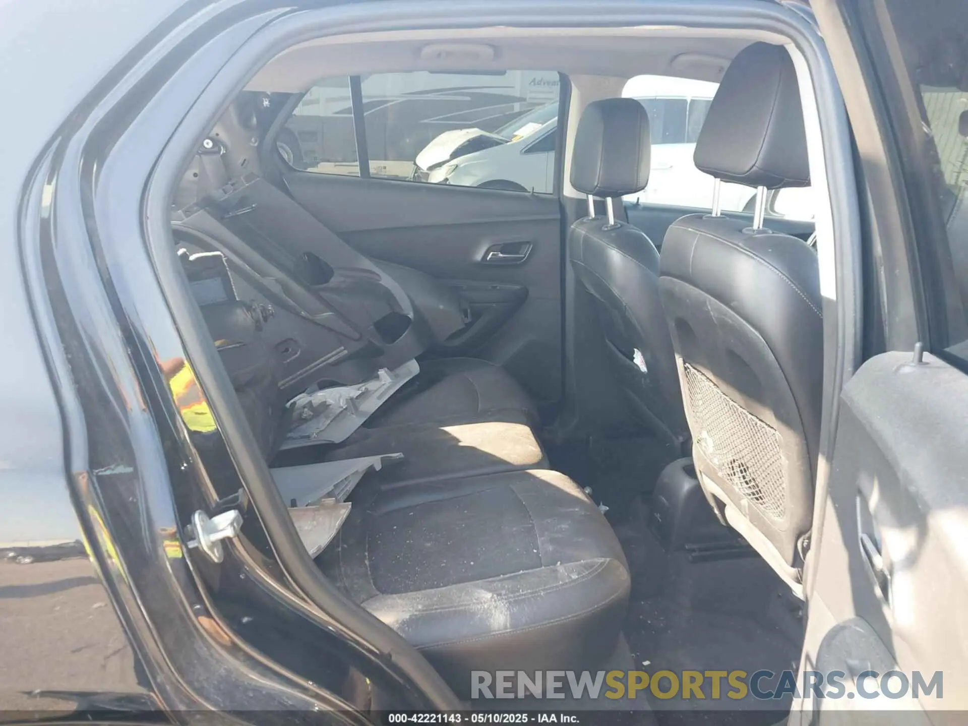 8 Photograph of a damaged car 3GNCJLSB0KL372560 CHEVROLET TRAX 2019