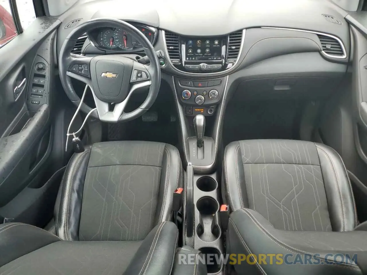 8 Photograph of a damaged car 3GNCJLSB1KL124074 CHEVROLET TRAX 2019