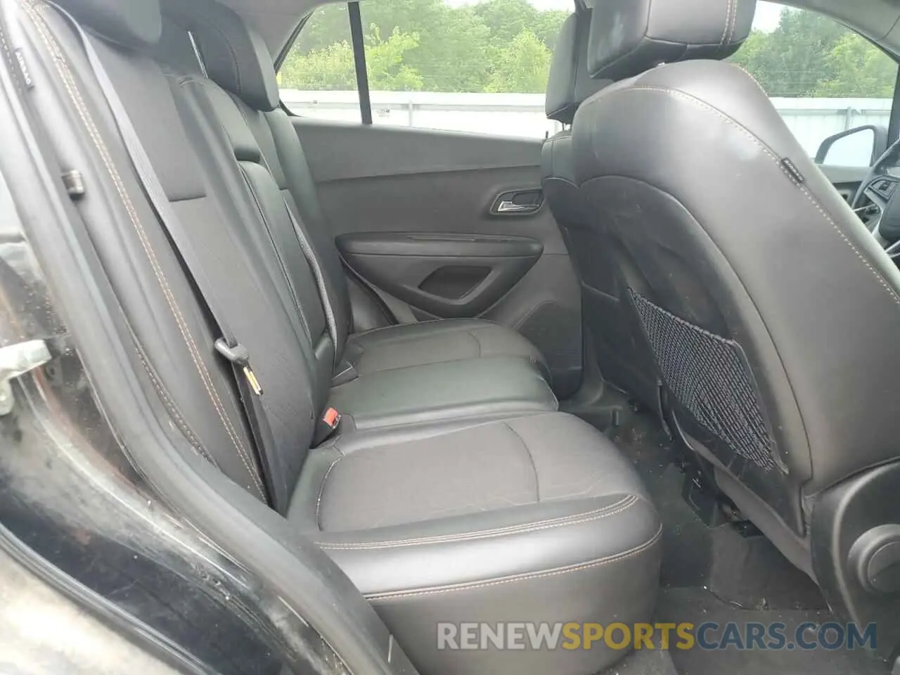 10 Photograph of a damaged car 3GNCJLSB1KL206242 CHEVROLET TRAX 2019