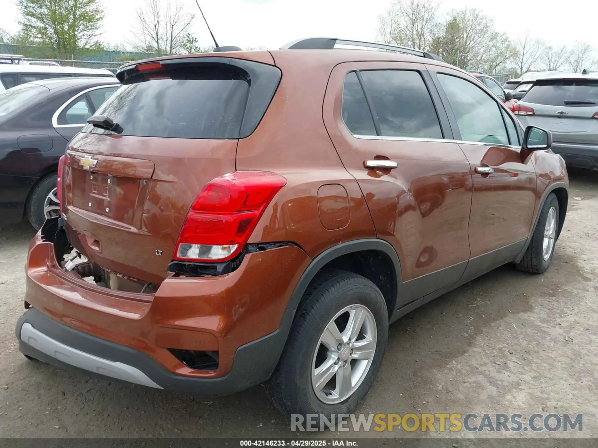 4 Photograph of a damaged car 3GNCJLSB1KL237491 CHEVROLET TRAX 2019