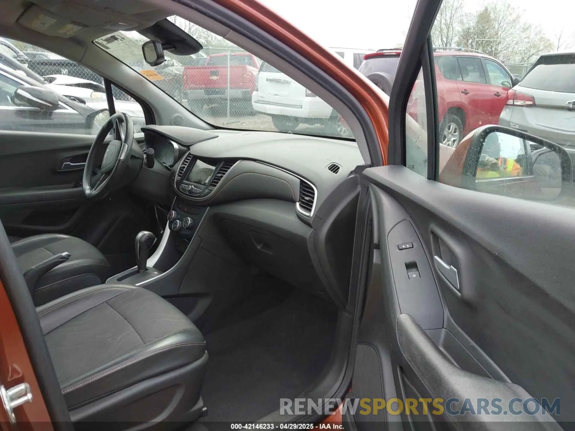 5 Photograph of a damaged car 3GNCJLSB1KL237491 CHEVROLET TRAX 2019