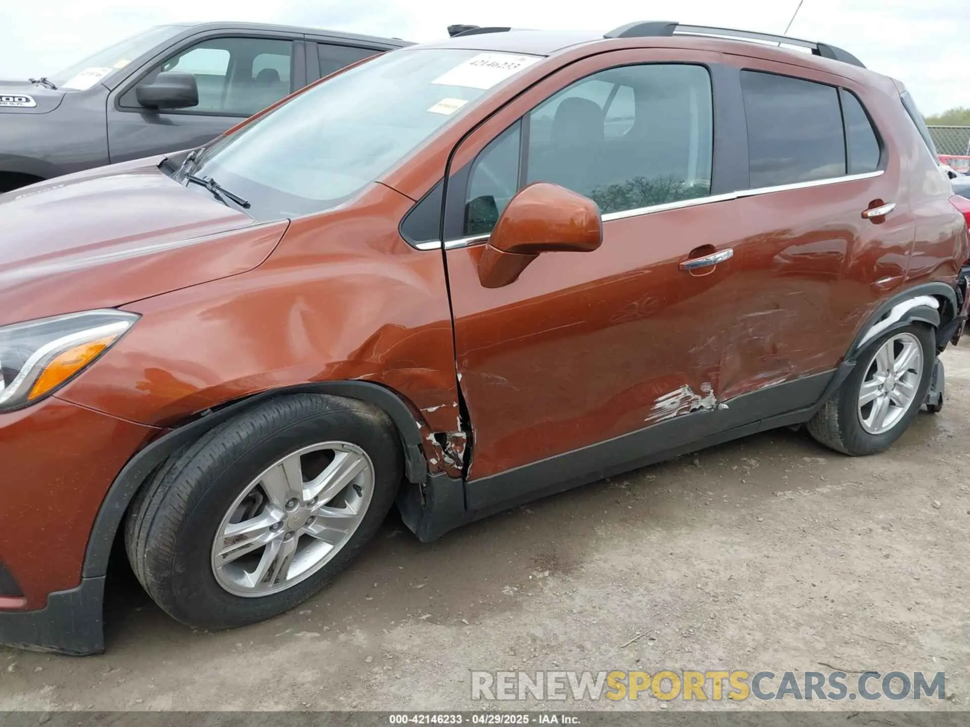 6 Photograph of a damaged car 3GNCJLSB1KL237491 CHEVROLET TRAX 2019