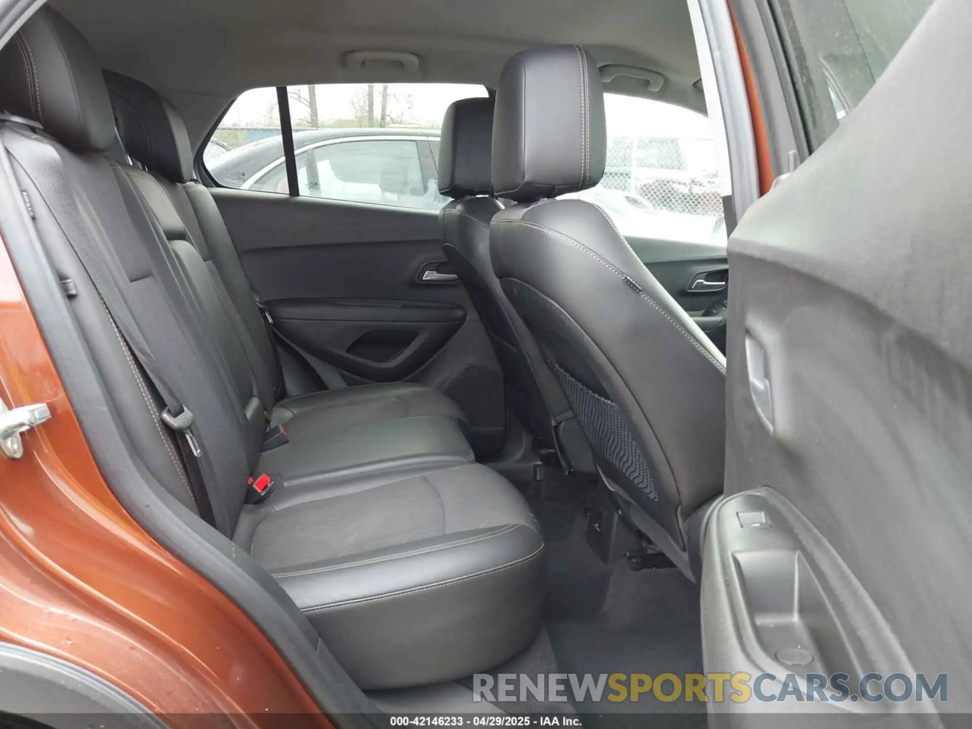 8 Photograph of a damaged car 3GNCJLSB1KL237491 CHEVROLET TRAX 2019