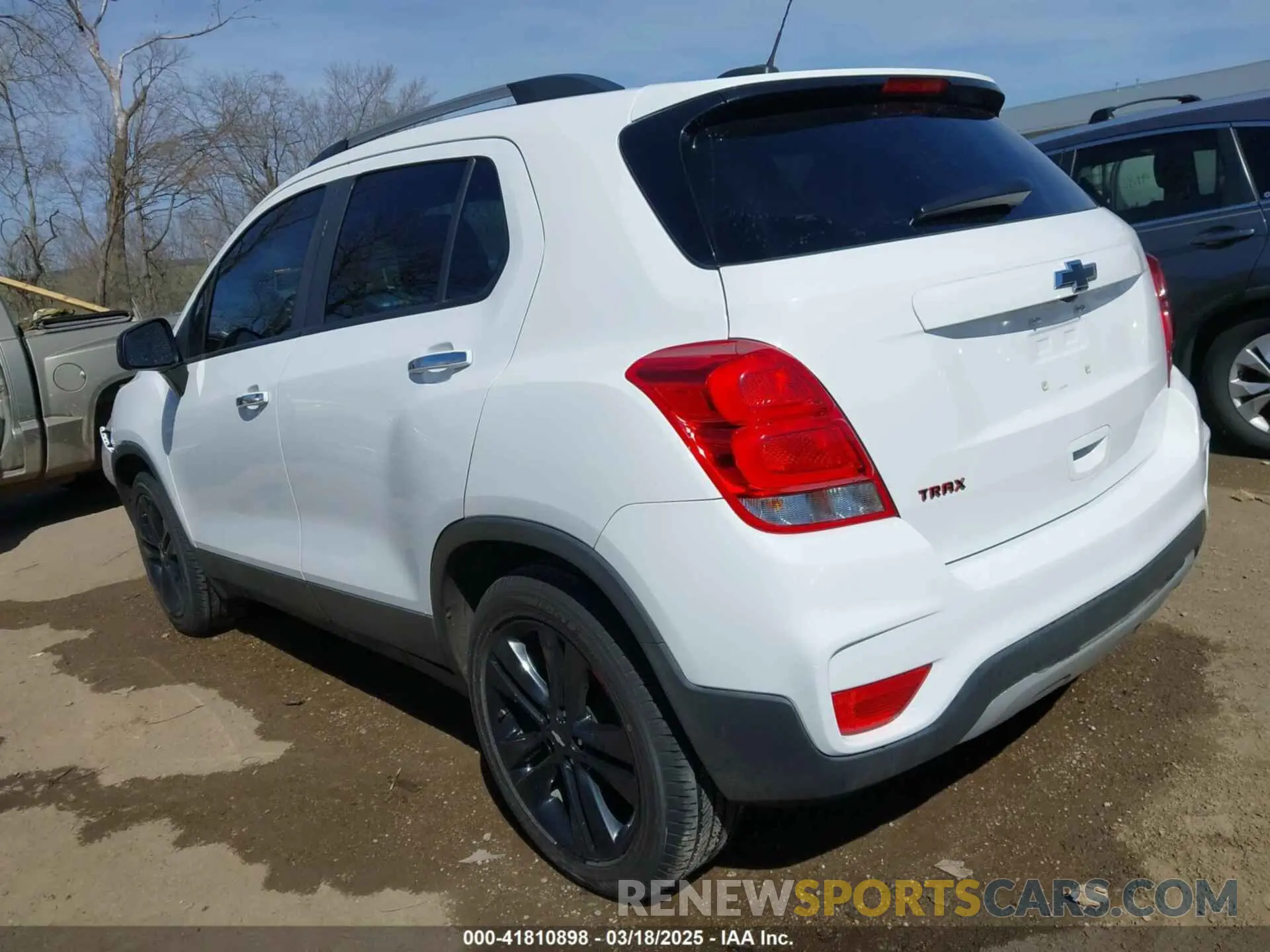 3 Photograph of a damaged car 3GNCJLSB1KL266604 CHEVROLET TRAX 2019