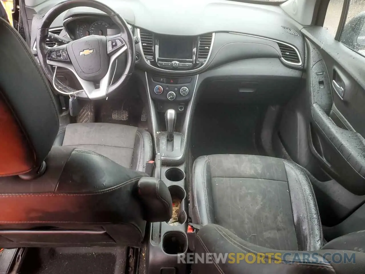 8 Photograph of a damaged car 3GNCJLSB1KL298369 CHEVROLET TRAX 2019