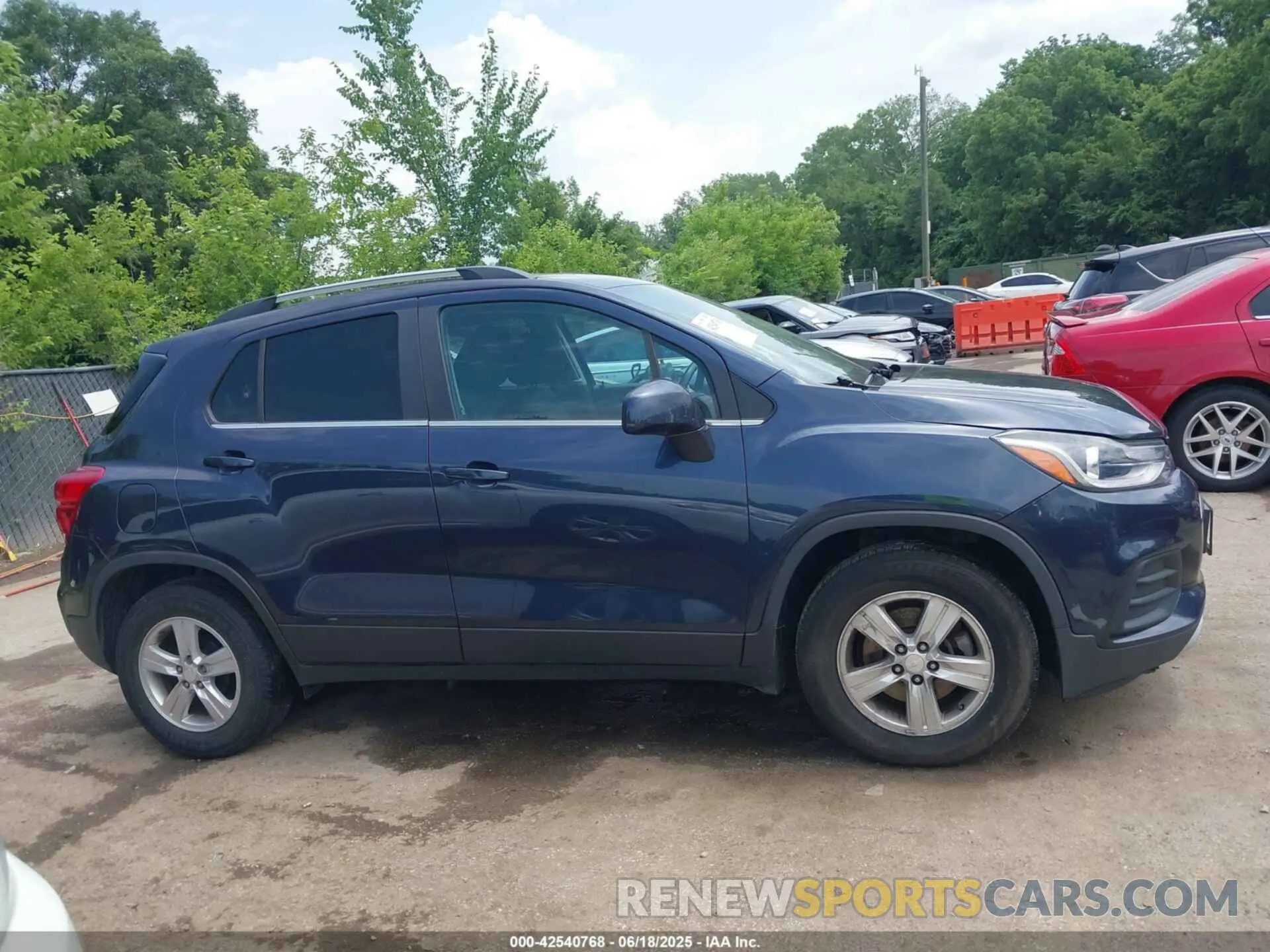 13 Photograph of a damaged car 3GNCJLSB1KL319866 CHEVROLET TRAX 2019