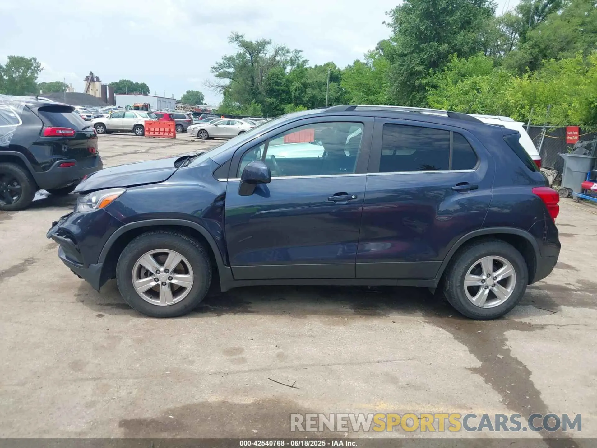 14 Photograph of a damaged car 3GNCJLSB1KL319866 CHEVROLET TRAX 2019