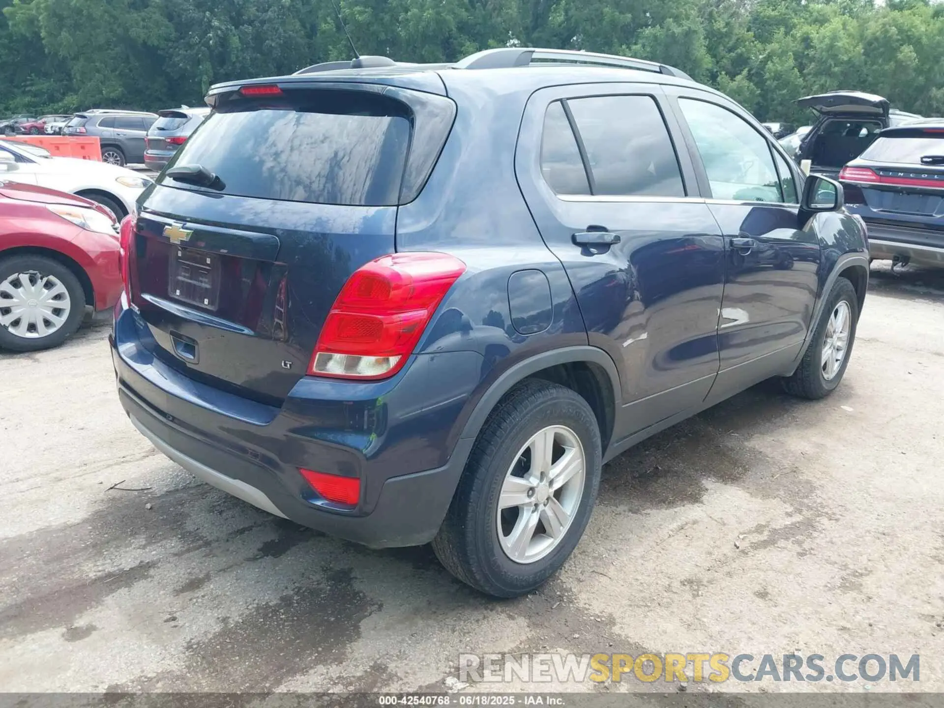 4 Photograph of a damaged car 3GNCJLSB1KL319866 CHEVROLET TRAX 2019