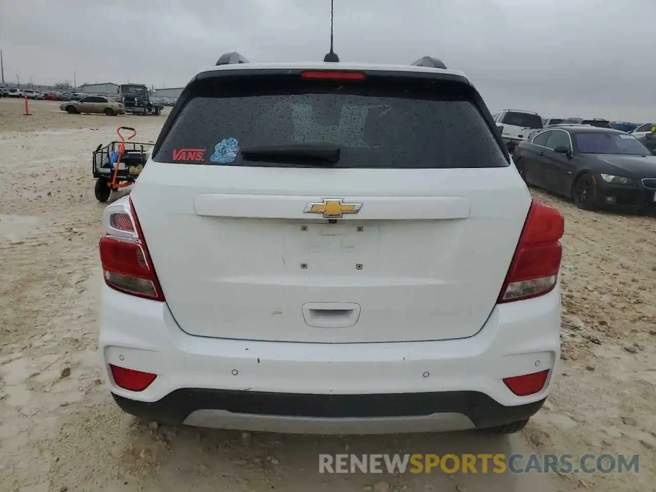 6 Photograph of a damaged car 3GNCJLSB1KL330401 CHEVROLET TRAX 2019